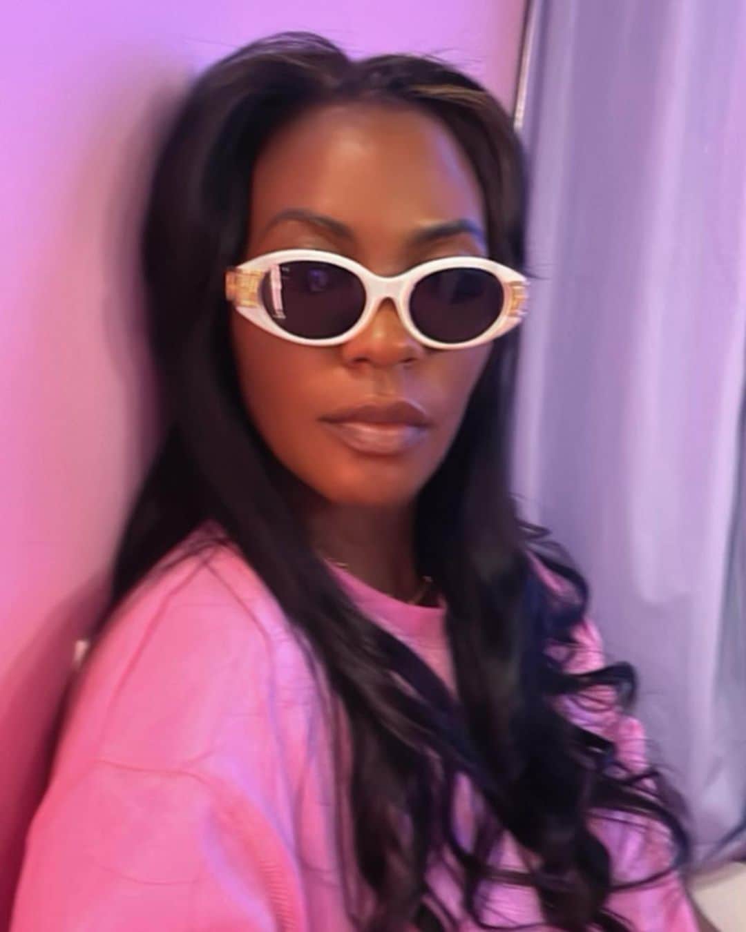 ニック・ヤングのインスタグラム：「Happy Mother’s Day to my baby you hold this family down and I love and appreciate away, thanks for being a great example for these 3 bad ass kids lol love you 80% of the time bcuz you get on my nerves the other 20% but it’s cool lol enjoy your day you deserve it 4real .. ❤️❤️❤️❤️❤️」