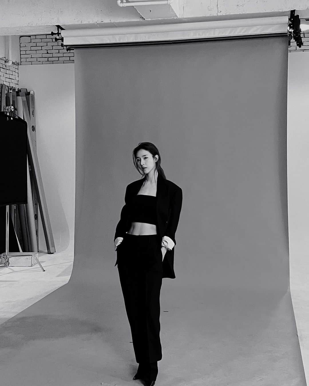 キム・ソウンのインスタグラム：「🖤🩶🖤🩶」