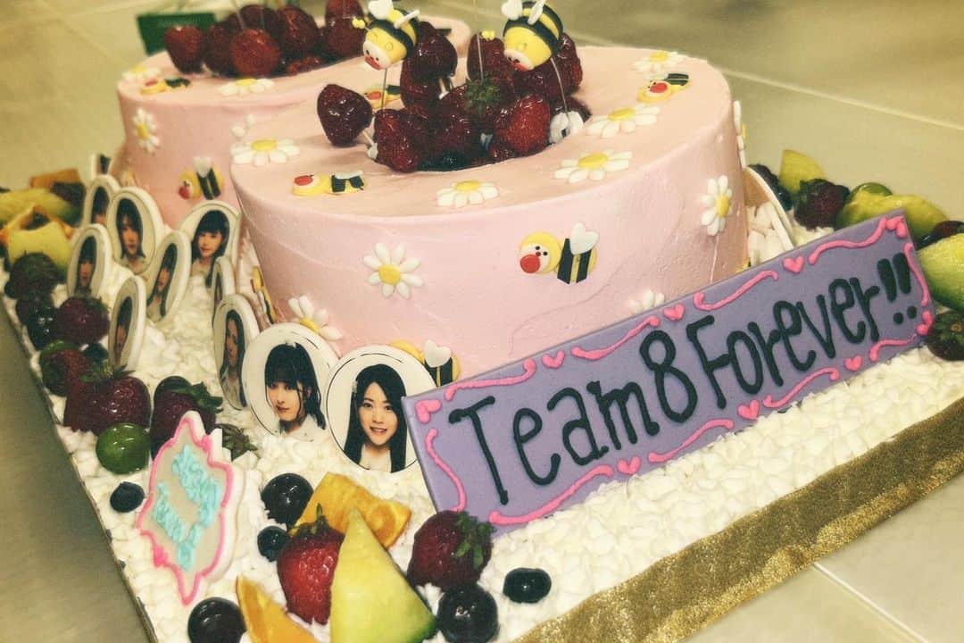 清水麻璃亜のインスタグラム：「チーム8 Forever !! * 4月30日のチーム8活動休止コンサート 9年間の眩しすぎる日々を詰め込んだ大切な1日になりました。 チーム8に出逢えてよかった！！！ チーム8を通して出逢った仲間と、共に過ごした青春に感謝です。ありがとう🌼 そして、チーム8を応援してくれた皆様、愛してくれた皆様、一緒に全国をまわって出逢ってくれた皆様にも心からの感謝です！ありがとうございます！ * メンバーみんなが声を揃えて言うように、チーム8は家族！おうち！実家！ ただいまって言える居場所があるってとっても幸せです☺︎ チーム8 Forever💫」