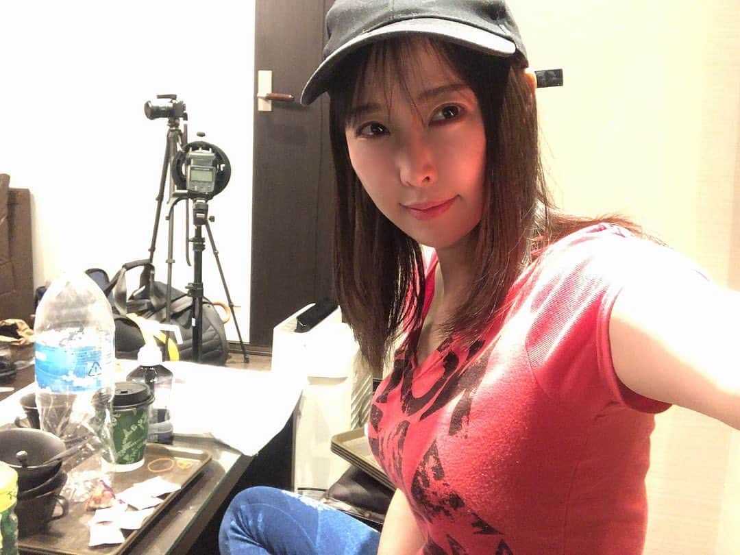 のインスタグラム：「大阪で撮影  たこ焼きの美味しさに毎度感動するんやけどなんで？  生地の出汁？の味と、ソースも違う、きっと  関西弁の役なんですけど、 関西弁のレベル今回大分アップしました⤴️✌️」
