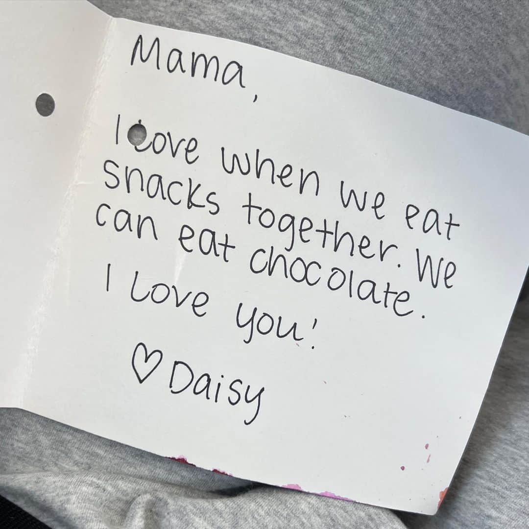 ケイティ・ペリーのインスタグラム：「if I anyone ever needed proof that Daisy is my daughter they can always reference the card she told her teachers to write me at school for #mothersday 😂♥️」