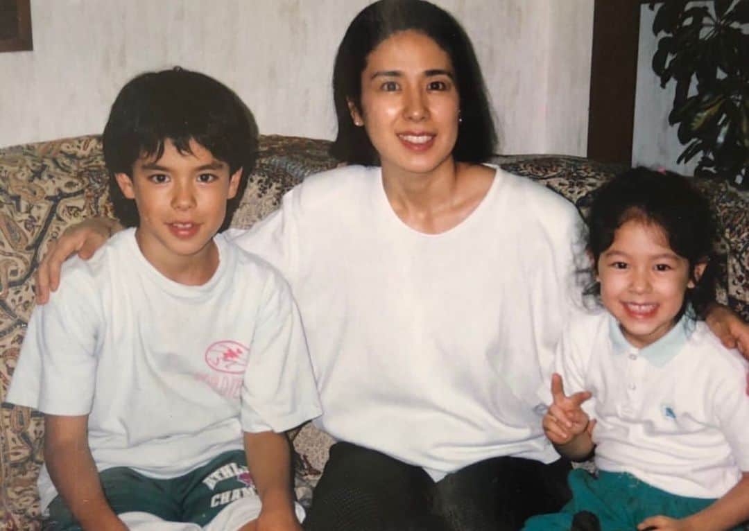 Ethan 佑太 Schellinのインスタグラム：「Happy Mother’s Day   この時はまだベンチ100キロくらいしか上がらなかった。  #mothersday #母の日」