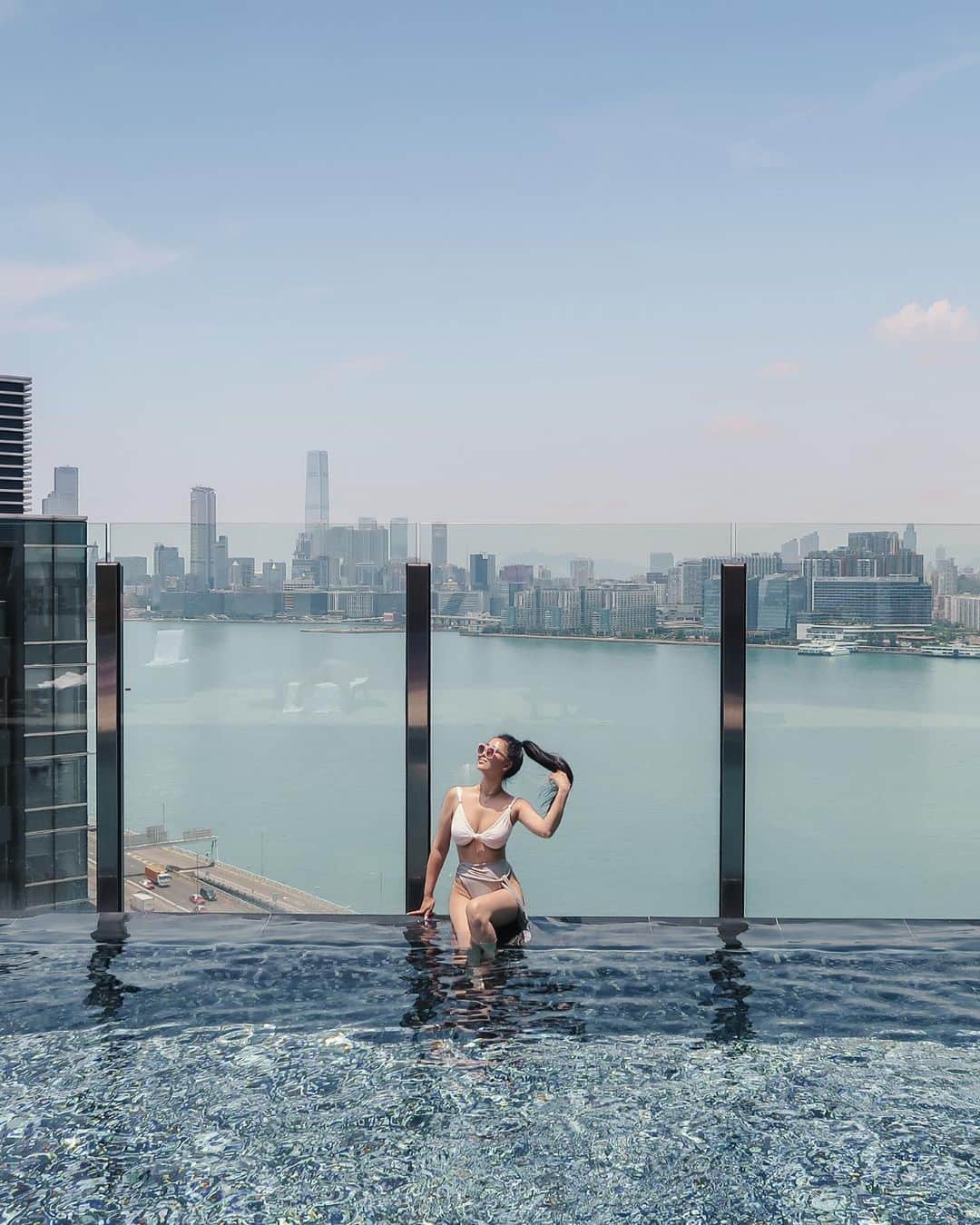 ハイアット リージェンシー 箱根 リゾート＆スパさんのインスタグラム写真 - (ハイアット リージェンシー 箱根 リゾート＆スパInstagram)「ハイアットホテルズの中から香港のシスターホテル「Hyatt Centric Victoria Harbour Hong Kong」をご紹介。  ビクトリアハーバーの美しい眺めが目の前に広がるノースポイントに位置するラグジュアリーホテル。 香港島の中心にあり、観光スポット、ショッピング街、エンターテインメントエリアへのお出かけにも便利です。 香港の躍動感あふれる魅力を巡る旅の拠点にいかがですか？  🎁the Explore North Point campaign 実施中！ ✈ EXPLORE NORTH POINT 🇭🇰 with @hyattcentrichongkong   お問合せは&詳細はこちらから☛ www.hyattcentrichongkong.com   　  Introducing Hyatt Centric Victoria Harbor Hong Kong, a sister hotel in Hong Kong from Hyatt Hotels.  With breathtaking views of Victoria Harbour, the luxury hotel in North Point is the ultimate launchpad for exploring Hong Kong’s vibrant mix of old and new. Also, “EXPLORE NORTH POINT” CAMPAIGN” is ongoing!    We’re dreaming of a vacation with our sister hotel @hyattcentrichongkong – a stylish waterfront property with stunning Victoria Harbour views, located in Hong Kong’s vibrant North Point district 🤩    🎁 @hyattcentrichongkong is now gifting all eligible hotel guests an “Explorer Kit” with a guide to foodie favourites, cultural sights, and photo-worthy spots plus complimentary food and drink items from North Point’s most famous shops! 💙    ✔ Find out more and book your stay now: www.hyattcentrichongkong.com   #hyattcentrichongkong #explorenorthpoint #travelgoals #wanderlustlife  #hyattregencyhakone #ハイアットリージェンシー箱根 #hyatt #ハイアット #hyattregency #worldofhyatt」5月15日 15時10分 - hyattregencyhakone
