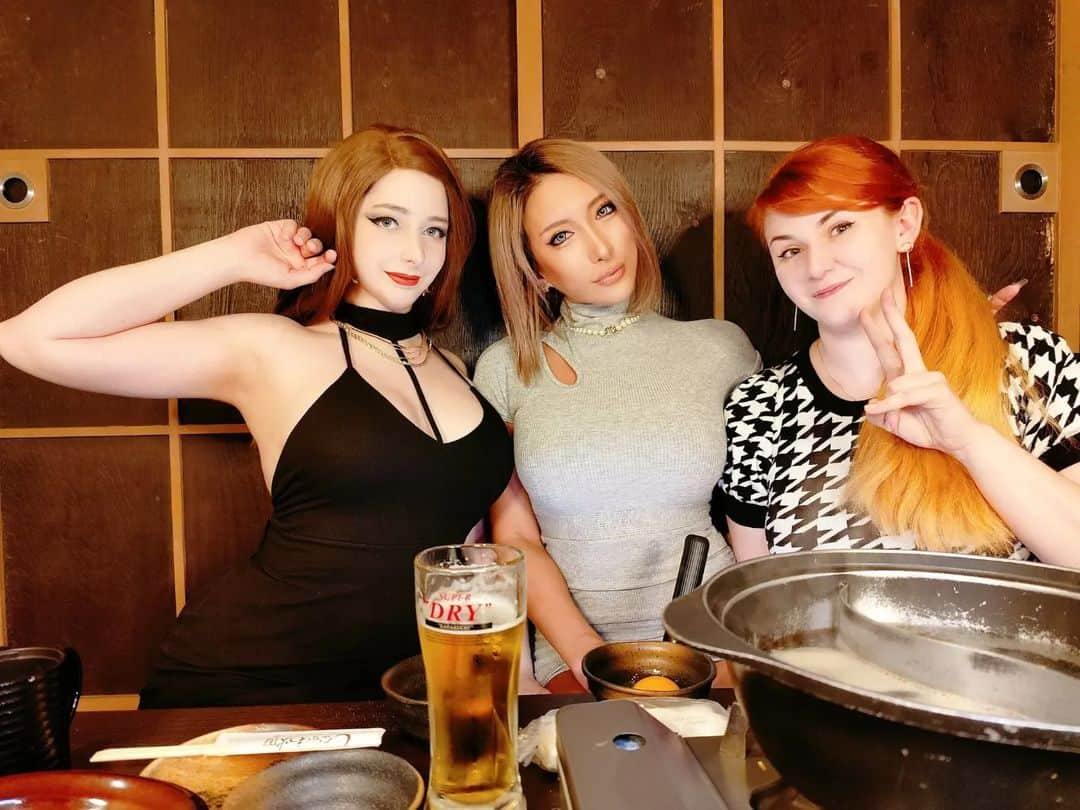 nonのインスタグラム：「Yesterday I met the wonderful @non_nonsummerjack with @shappiworkshop 🫶  She treated us to delicious Sukiyaki!!  Do you want me to Collab with her? ☺️ Let me know in the comments!!  #sukiyaki #japan #holidays」