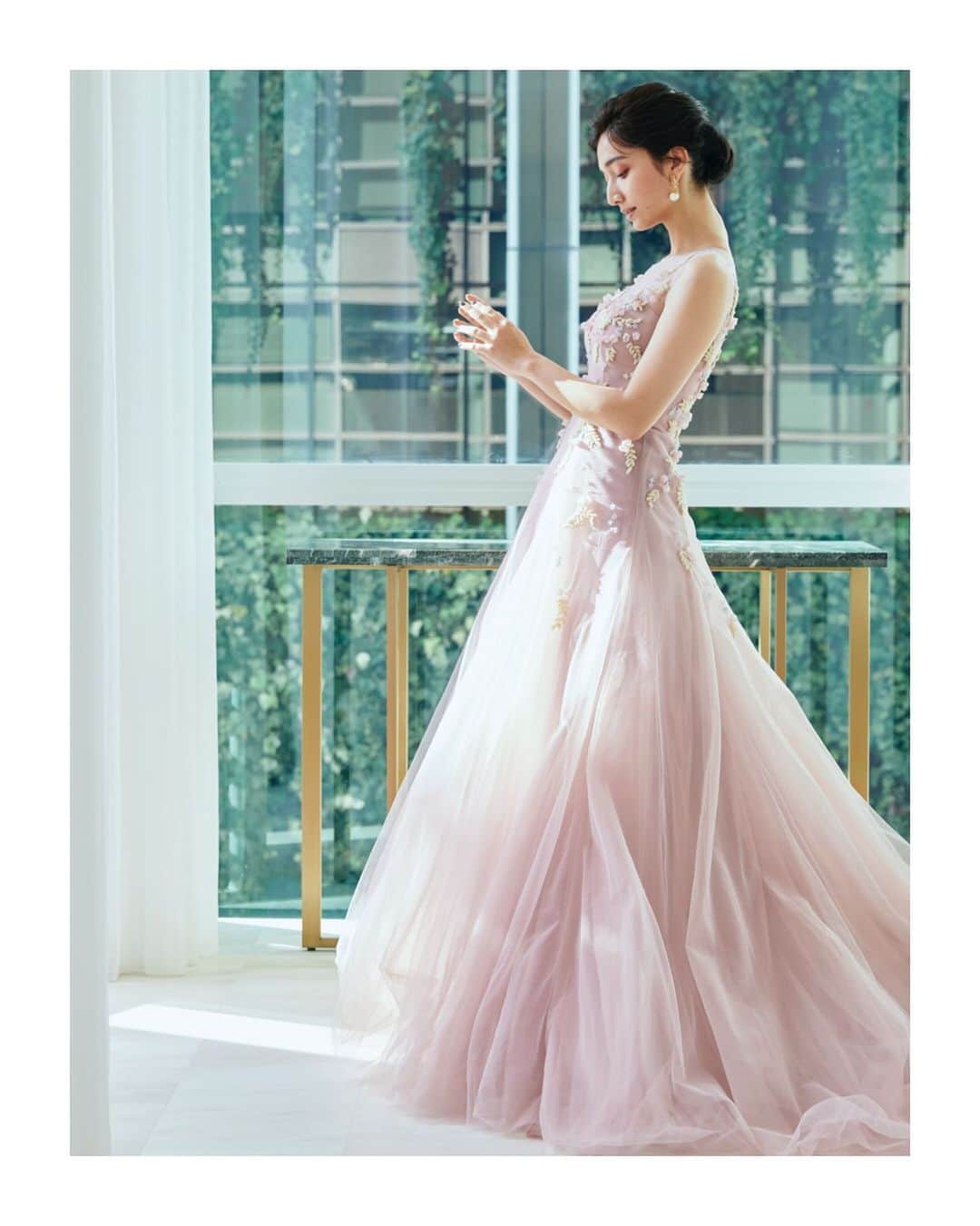 NOVARESE Dress Officialのインスタグラム：「⁡ 淡いピンクのドレスに草花を刺繍した、まるで小さな花園のようなドレス フォトジェニックなドレスは季節を選ばないデザインです ⁡ お問い合わせ、試着予約はお近くのノバレーゼまで ⁡ Dress: ECNV07 (Novarese) @novaresewedding  ⁡ #ノバレーゼウエディング #ノバレーゼ #ノバレーゼドレス #プレ花嫁 #東京花嫁 #関西花嫁 #名古屋花嫁 #広島花嫁 #福岡花嫁 #ウエディングドレス #ノバレーゼ花嫁 #novaresewedding #novarese #novareseexclusive」