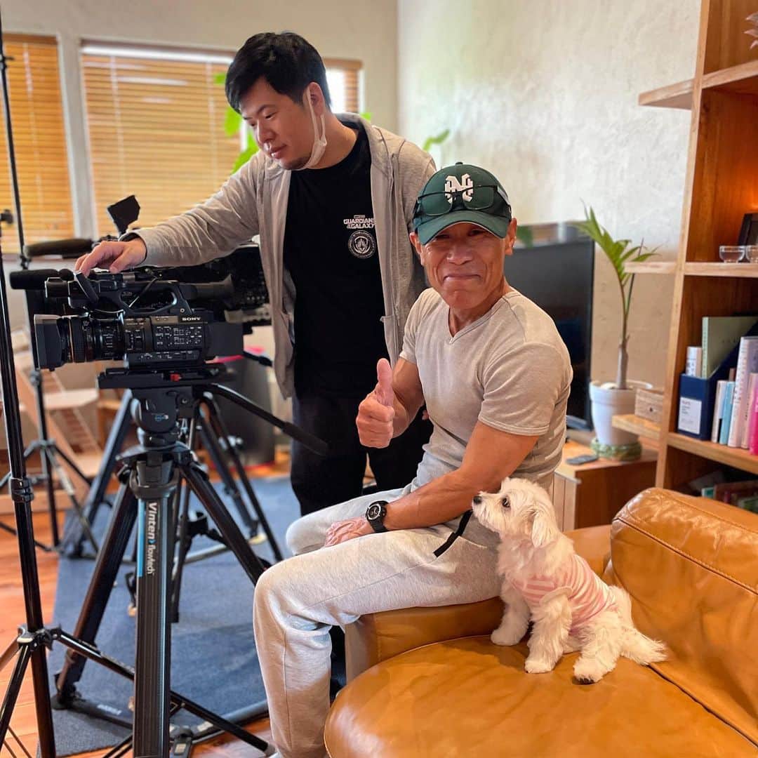 河島あみるさんのインスタグラム写真 - (河島あみるInstagram)「今日はeo光の自宅撮影 リロはカメラアシスタントしてはります🐻‍❄️  #みんな帰ったあと #ソファーでおしっこ #私のソファー　ってことやったか😅 #ポメマル#まるぽめ#犬のいる暮らし  #doglife#doglover」5月15日 15時19分 - amiru_kawashima