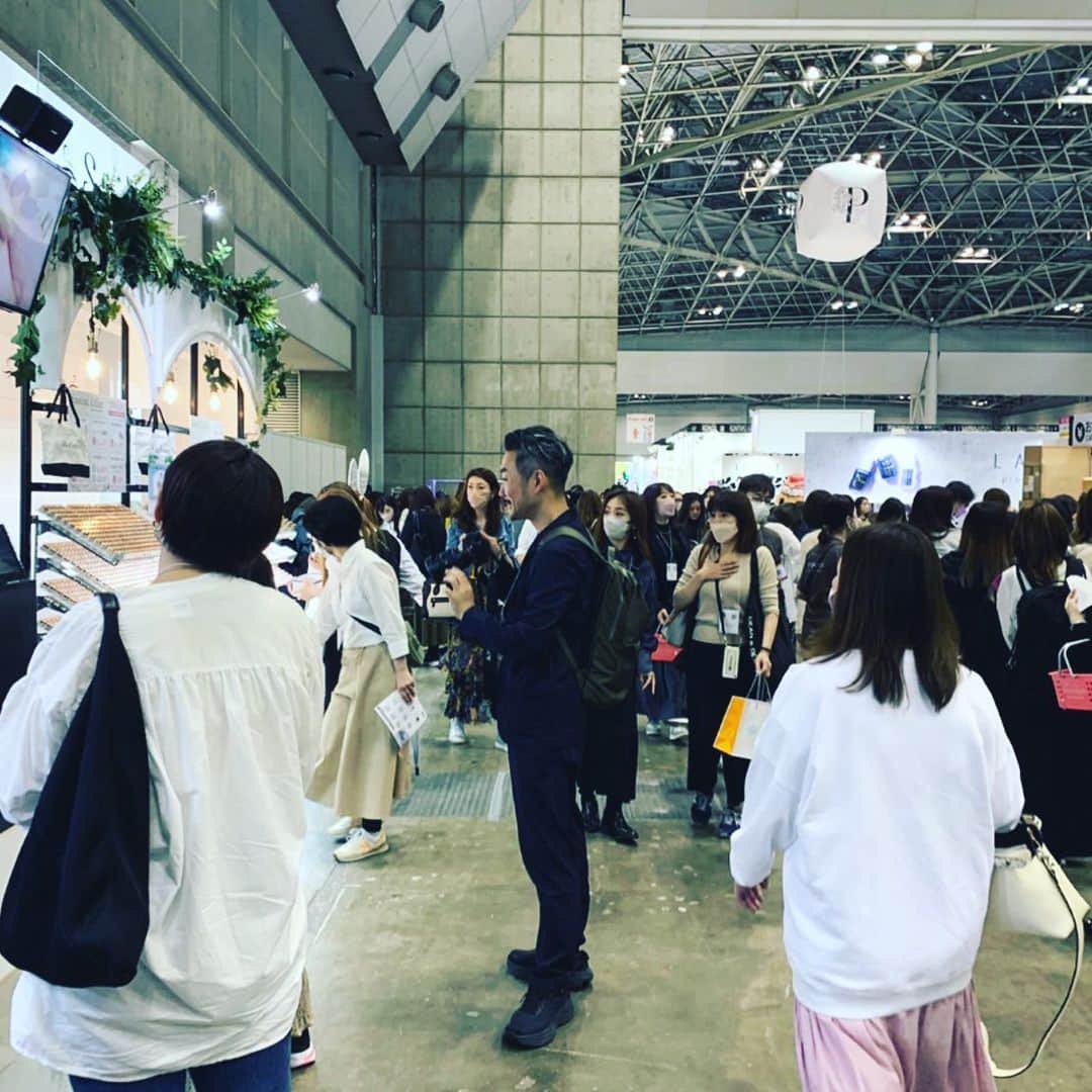 宇田川大輔のインスタグラム：「本日の職場 #BWJ #beautyworldjapan #photooftheday #objectshooting」