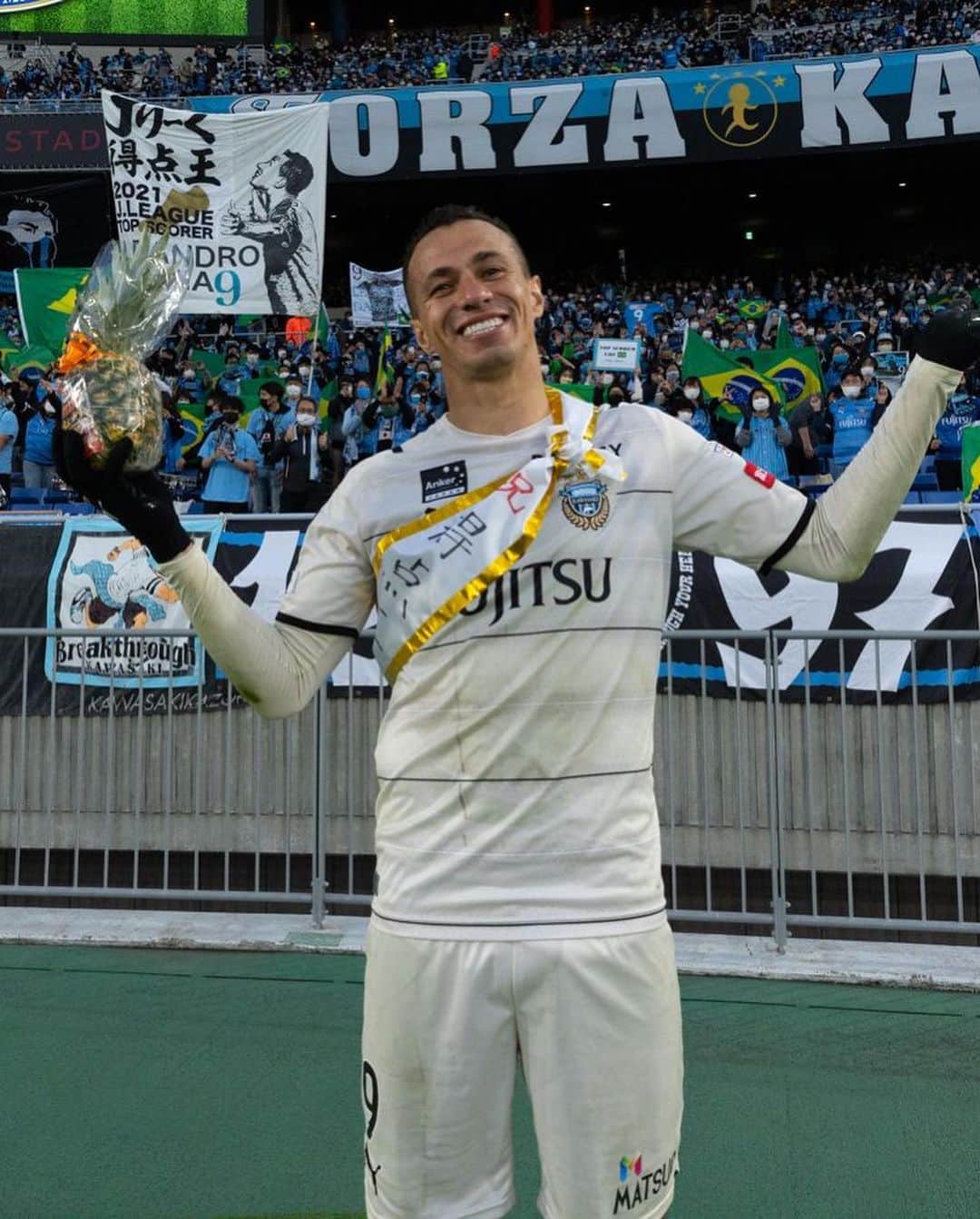 レアンドロ・ダミアン・ダ・シウバ・ドス・サントスのインスタグラム：「Congratulations  to J. League 30th anniversary @jleaguejp @jleagueintl 🎉🇯🇵」