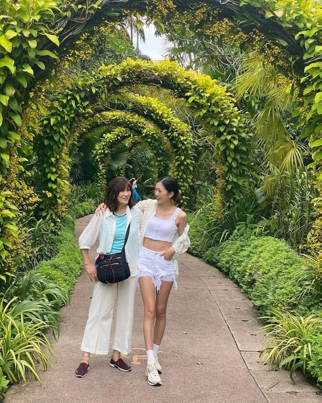 ティナ さんのインスタグラム写真 - (ティナ Instagram)「Happy Mother’s Day 💞 To my travel buddy, best friend, rock & mommy :) 앞으로도 더 많이 여행가고, 웃고 행복하자 우리~ 표현에 많이 서툴지만 항상 고맙고 사랑해 ✨ the baby photos though🥹」5月15日 15時29分 - soobeanie_