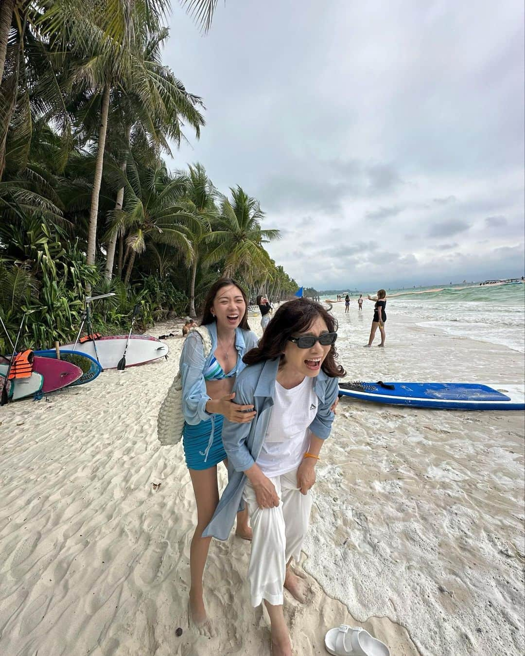 ティナ さんのインスタグラム写真 - (ティナ Instagram)「Happy Mother’s Day 💞 To my travel buddy, best friend, rock & mommy :) 앞으로도 더 많이 여행가고, 웃고 행복하자 우리~ 표현에 많이 서툴지만 항상 고맙고 사랑해 ✨ the baby photos though🥹」5月15日 15時29分 - soobeanie_