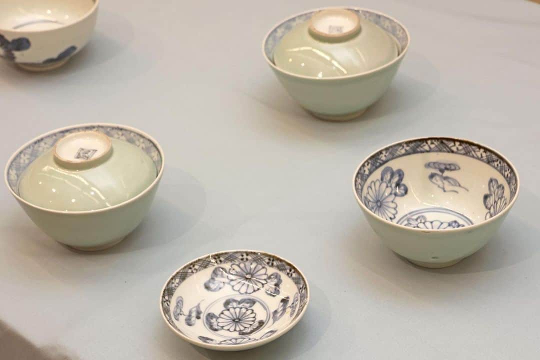 島田市さんのインスタグラム写真 - (島田市Instagram)「6月18日(日)まで、島田市博物館で収蔵品展「めし茶碗の彩り」-むかし人の愛した文様-が開催中です。 茶碗に描かれた文様に着目し、祝いの席で使われたであろう組茶碗や日本の伝統技術である「金継ぎ」が施された作品などを展示しています。ぜひ、ご覧ください。 #島田市 #しまだ #Shimada #静岡県 #Shizuoka #日本 #Japan #めし茶碗 #金継ぎ #博物館巡り #島田市博物館」5月15日 15時32分 - shimadacity_shizuoka_official