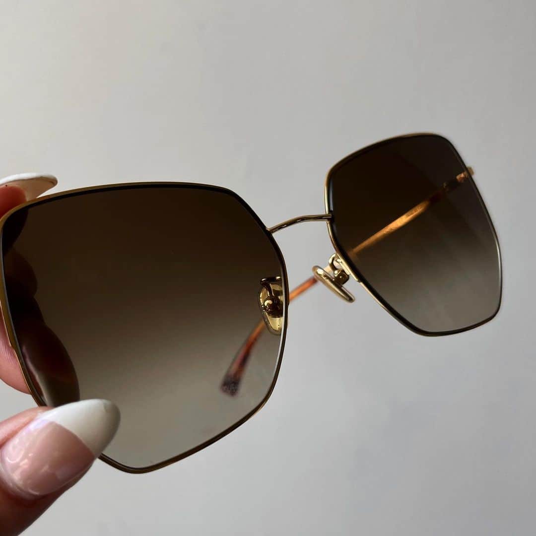 瀬戸南さんのインスタグラム写真 - (瀬戸南Instagram)「𝐀𝐜𝐜𝐞𝐬𝐬𝐨𝐫𝐲 🕶🖤  @charleskeith_jp  @maisonvalentino  @maisondesabre  @dior   #charleskeith #valentino  #dior#maisondesabre  #ring#sunglasses#case」5月15日 15時46分 - minami_seto