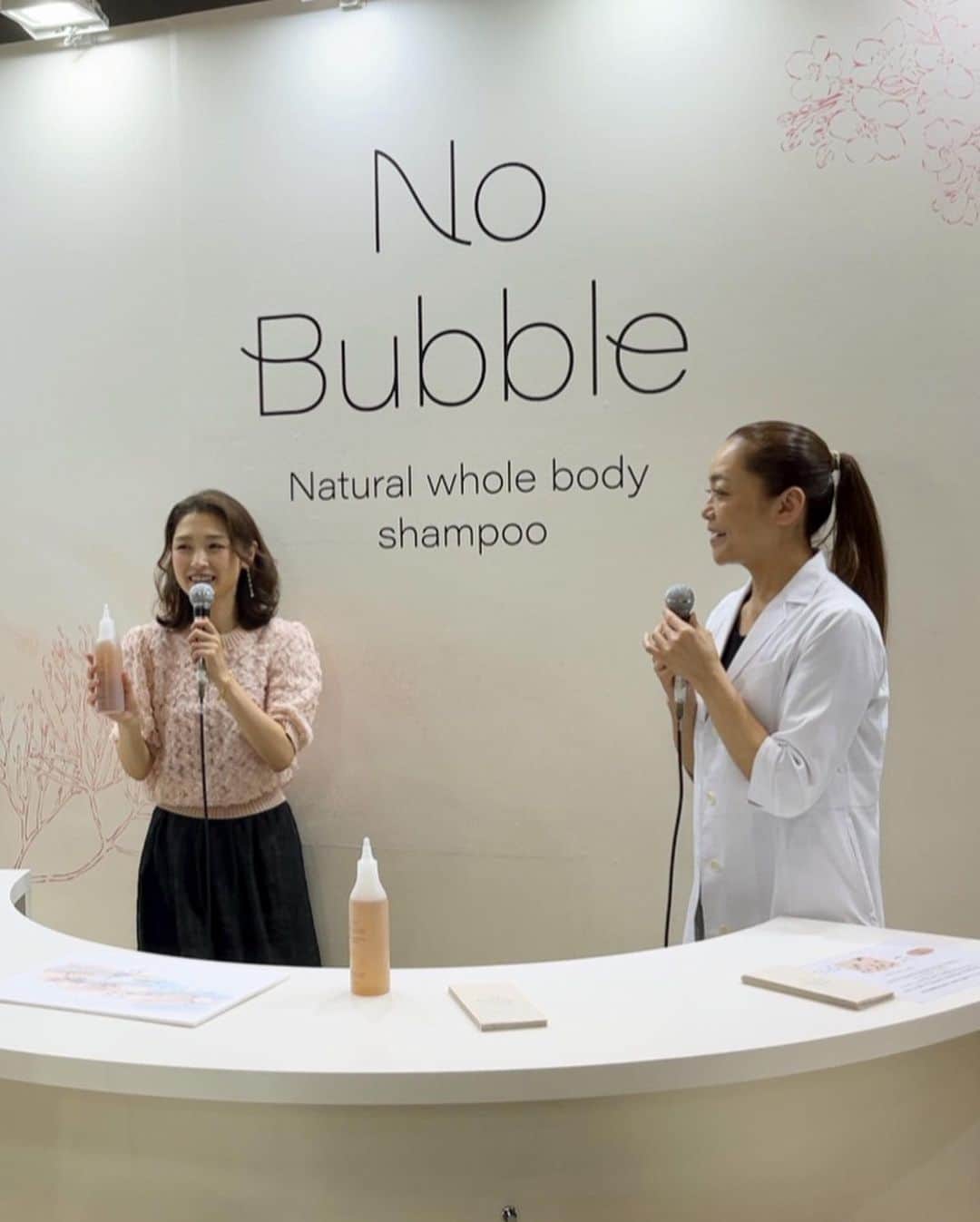 石川梨華さんのインスタグラム写真 - (石川梨華Instagram)「No Bubble🤍  今日は東京ビッグサイトで15日〜17日まで開催されている#bwj へ行ってきました！  公私共にお世話になっている由美さんが作った新商品「No Bubble」のブースで由美さんとトークショーをやらせていただきました🤍  環境に優しくて全身に使える新商品✨ 商品名の通り、泡が出ません！  私も使ってますが、最初は泡が出ないから、ちゃんと洗えてる？洗い流せてる？って思ったけど、使っていくうちに慣れます！ そして私の髪質的に髪もしっとりするし、カラダも保湿力ばっちりです！  全身キレイになって、尚且つ環境にも優しい😊 今日由美さんとトークして、改めて環境問題、美容について、学ばせて頂きました🤲  私は本日だけの参加でしたが、#BWJ は17日までやっているので お時間ある方は是非！  由美さんのブースに足を運んでくれたら嬉しいです❗️  #石川梨華 #モーニング娘og #BWJ #nobubble」5月15日 15時53分 - rika_ishikawa_official
