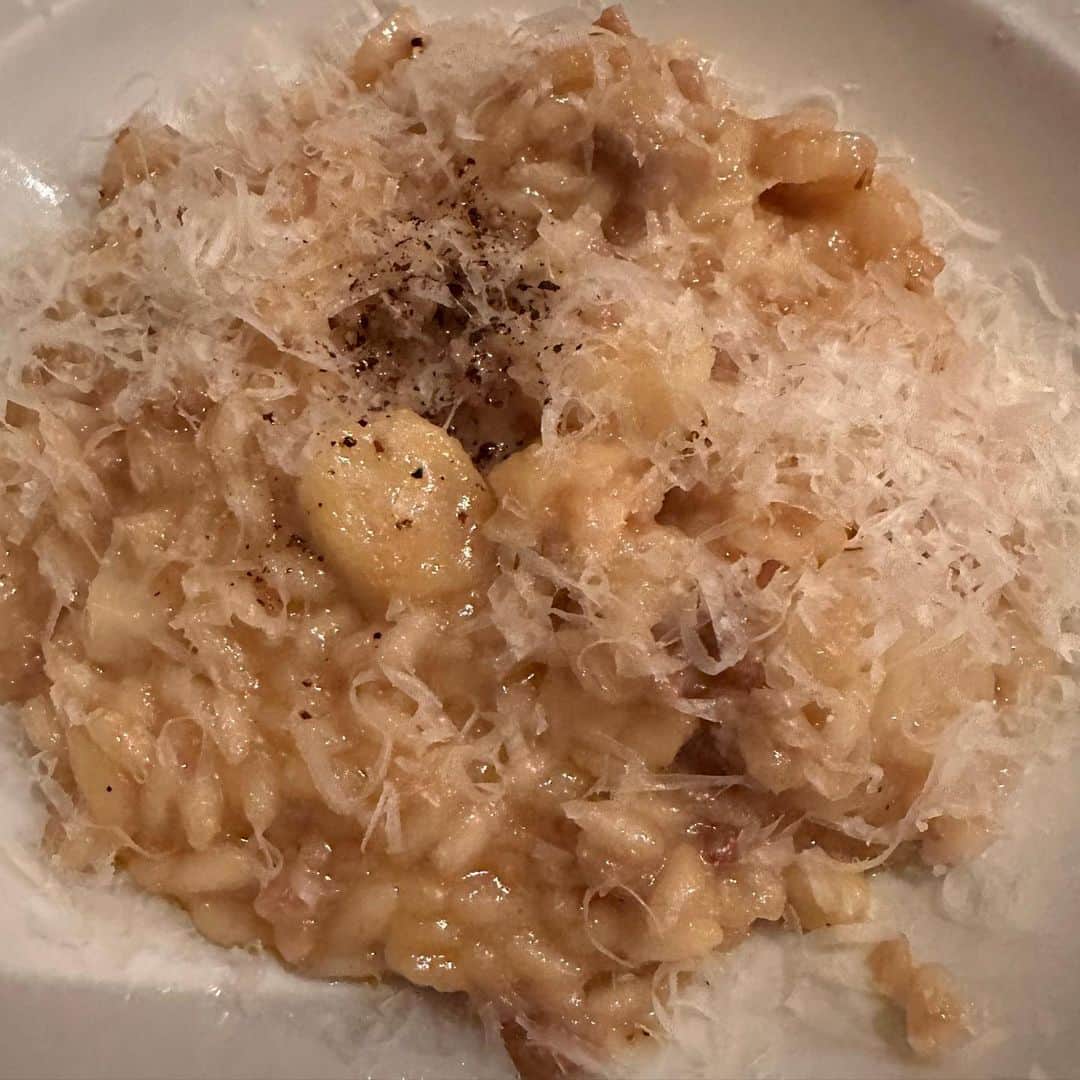 井上公造さんのインスタグラム写真 - (井上公造Instagram)「大好きなイタリアンの店のホワイトアスパラコース。ペアリングは白ワインなんですが、最後に赤ワインを追加して〆。この料理になぜこのワインを合わせるのか？シェフのこだわりが詰まったお店です！  #新宿グルメ  #イタリアン  #ホワイトアスパラ  #ワインペアリング  #隠れ家レストラン」5月15日 16時20分 - inouekozo39