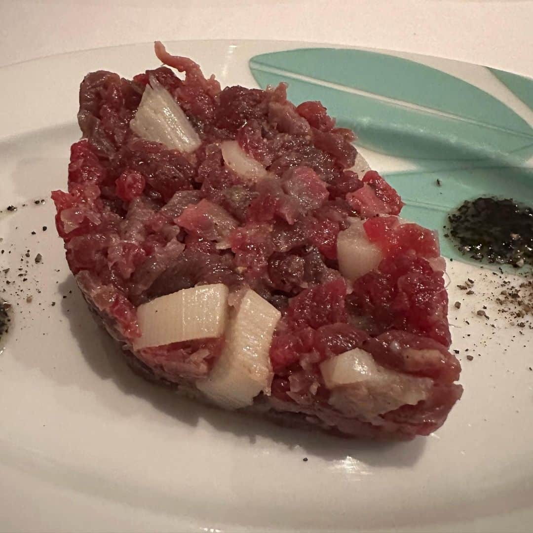 井上公造さんのインスタグラム写真 - (井上公造Instagram)「大好きなイタリアンの店のホワイトアスパラコース。ペアリングは白ワインなんですが、最後に赤ワインを追加して〆。この料理になぜこのワインを合わせるのか？シェフのこだわりが詰まったお店です！  #新宿グルメ  #イタリアン  #ホワイトアスパラ  #ワインペアリング  #隠れ家レストラン」5月15日 16時20分 - inouekozo39