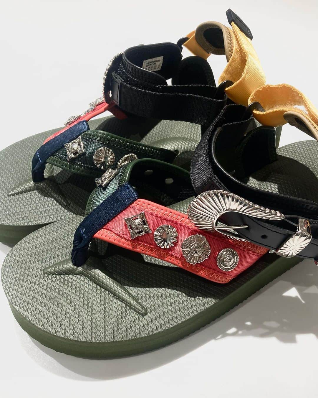 アストラットのインスタグラム：「<TOGA×SUICOKE> 5月19日（金）発売 TONO 35,200yen 開催店舗：アストラット新宿店・オンラインストア ※お電話でのお取り置き、通販は5月20(土)からお承りいたします。 #togaarchives #suicoke #ASTRAET #アストラット」