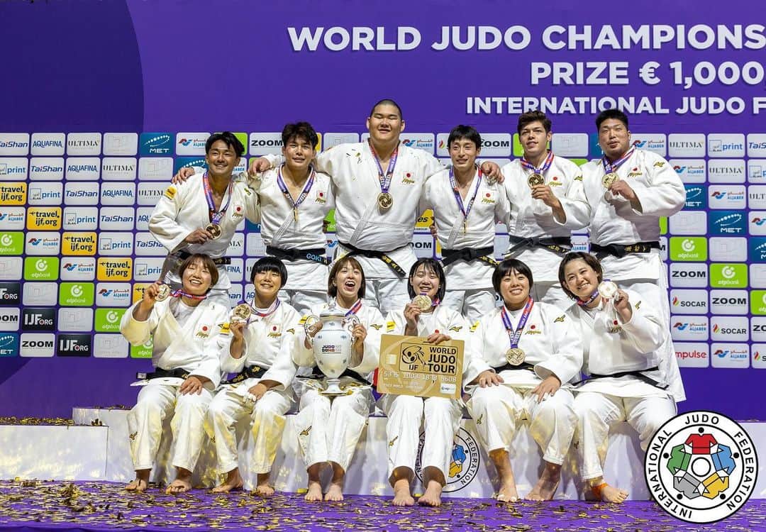 全日本柔道連盟(AJJF)さんのインスタグラム写真 - (全日本柔道連盟(AJJF)Instagram)「＼ドーハ🇶🇦 #世界選手権 DAY8️⃣🇯🇵／  男女混合団体戦 優勝🥇  8日間にわたる日本代表選手へのご声援、ありがとうございました❗️  #JudoWorlds #JudoDoha2023 #judo #世界柔道」5月15日 16時23分 - ajjf_official