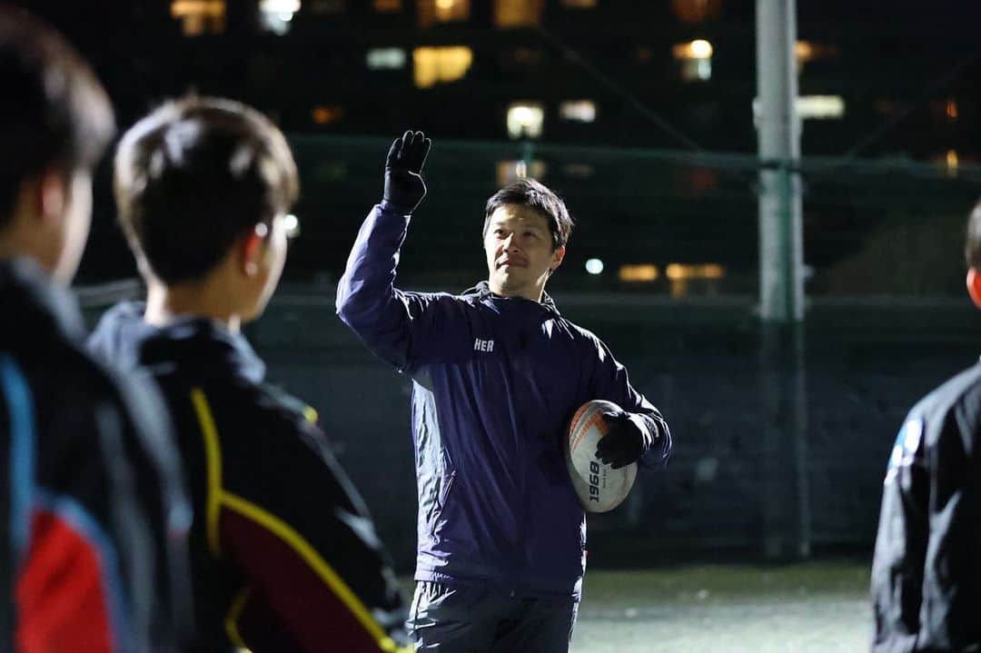 君島良夫のインスタグラム：「横浜で活動する「ワイナスラグビーアカデミー」の記事。 @ynus_rugby   https://rugby-rp.com/2023/05/15/domestic/99046  JEK(@jekicking)を始めた2016年から、ずっと携わらせてもらっているラグビーアカデミー。今回も久しぶりにコーチングの時間をもらって、子供たちと一緒にボールを蹴ってきました。素晴らしい環境でプレーできる子供たちが本当にうらやましい！  📷 @kaorimatsumoto_photo」