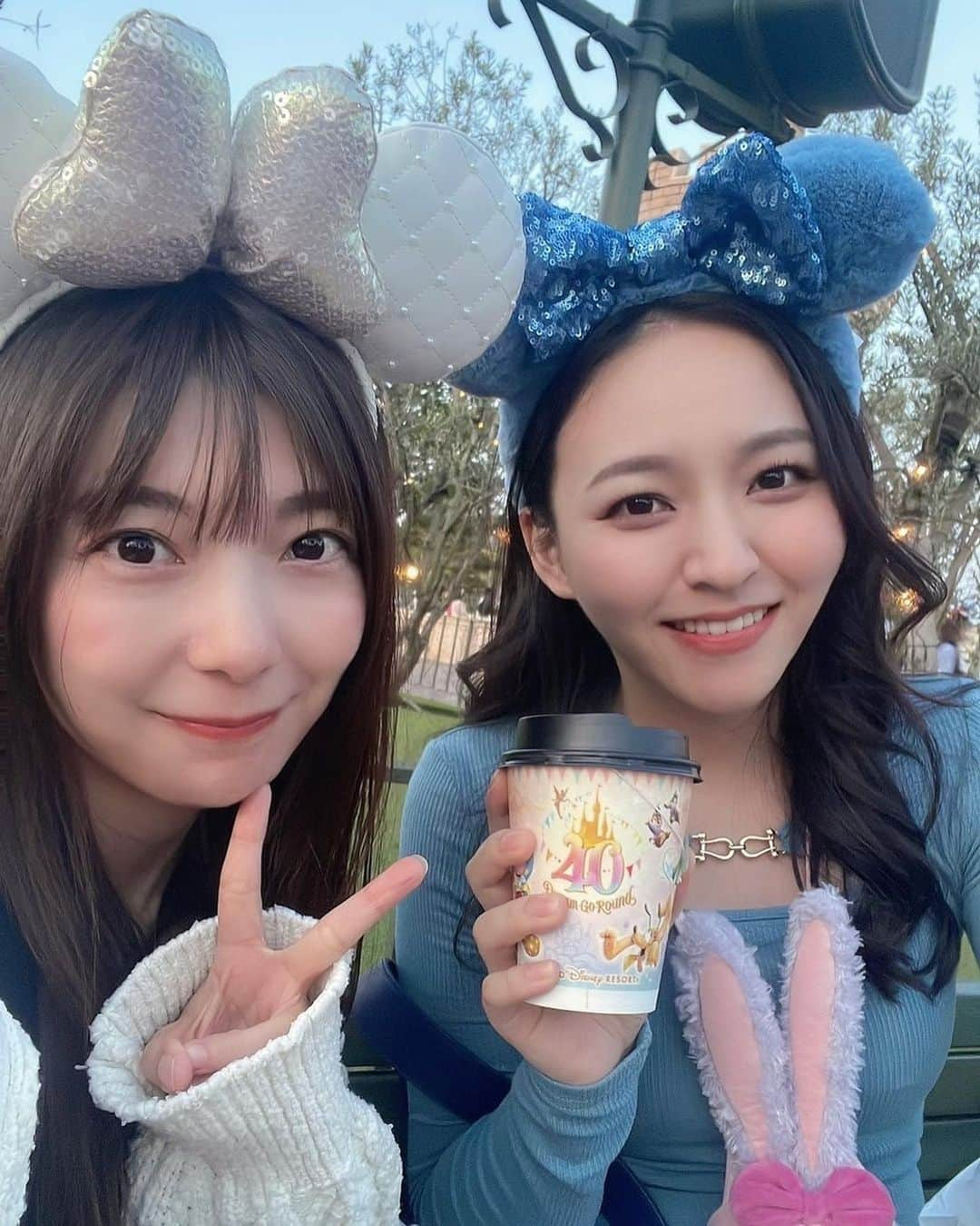 あさみのインスタグラム：「. . 先週、ちゃんゆかとディズニーランドへ 行きました🐭🏰🤴🏻👸🏻🎈🎡🎢🎠🧚🏻‍♀️🌈✨ . 40周年だから行きたくて、 誘ったら一緒に行ってくれた✨️ . もうマスクもしなくていいし、 天気もディズニー日和☀️だったし、 GW明けだから 11時集合でも待ち時間ほぼ無しでたくさん乗れて 最高だった🥰🥰 . 昼と夜のパレードもそれぞれ のんびり2時間前ぐらいから場所取ってたので いい感じの位置でパレードも見れました✨ . 結局最後の時間まで居て楽しかった\( ˆoˆ )/ . ちゃんゆかへ @yukahanataba_chan  次はシーに行きましょう。 . しかも今は、 関東住んでる人7900円で行けるよ❣️ . #ディズニーランド #ディズニー40周年  #disney #disneyland #モデル#model #makeup#美容好きな人と繋がりたい  #셀카#셀피#Promotionalmodel#ポートレート  #被写体　#撮影モデル #撮影依頼募集中  #followback #f4f #follow #japanese  #photoaday  #racequeen  #promotionalmodel」