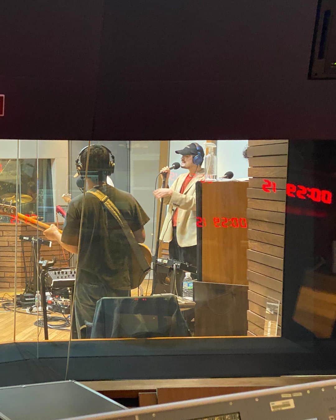 チャン・ギハさんのインスタグラム写真 - (チャン・ギハInstagram)「지난 금요일 배철수의 음악캠프~😙🎵 @baecamp」5月15日 16時40分 - kihachang