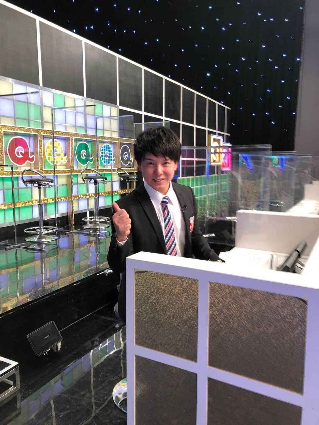 テレビ朝日アナウンサー公式さんのインスタグラム写真 - (テレビ朝日アナウンサー公式Instagram)「このあと、よる7時からは『帰れマンデー見っけ隊！！&Qさま！！豪華2本立て3時間SP』「週の始まり、月曜の夜は頭を働かせてリフレッシュ！Qさま担当、気づけば16年・・・。積み重ねた時間は誇らしく、時の流れは恐ろしい。そんな、入社22年目の春です。」#清水俊輔 #Qさま」5月15日 17時00分 - tvasahi_announcers