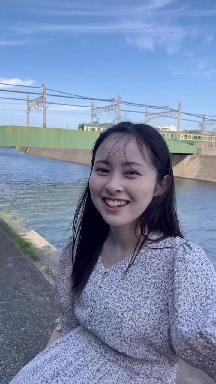 村山千夏のインスタグラム：「こんばんは。 大好きな江ノ電。 気づいたら江ノ電の本数が、 12分に1本から14分から1本に変更してました…（；＿；）  Good evening. I love Enoden. Before I knew it, the number of Enoden trains was I changed from 1 in 12 minutes to 1 in 14 minutes... （；＿；）  #jk#ljk#jk3#05#05line#17歳#17yearsold #fyp#foryoupage#江ノ電#enoden #japan#japangirl #江ノ島#スラムダンク #suramudanku」