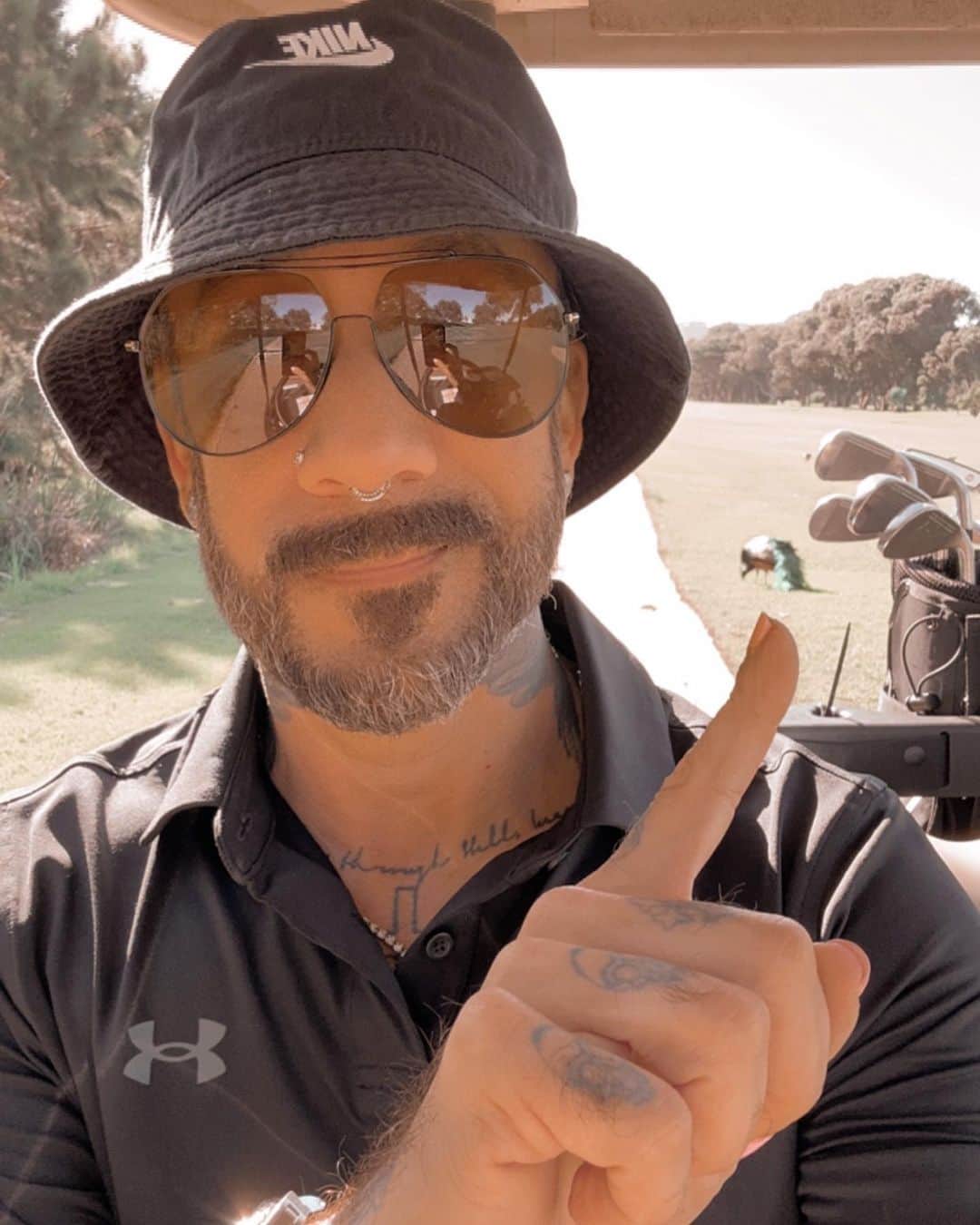 A.J.のインスタグラム：「When I’m South Africa you know I gots to play golf. Also made a new friend. Last pic is up for interpretation lol?!? Good to be back in South Africa!!」