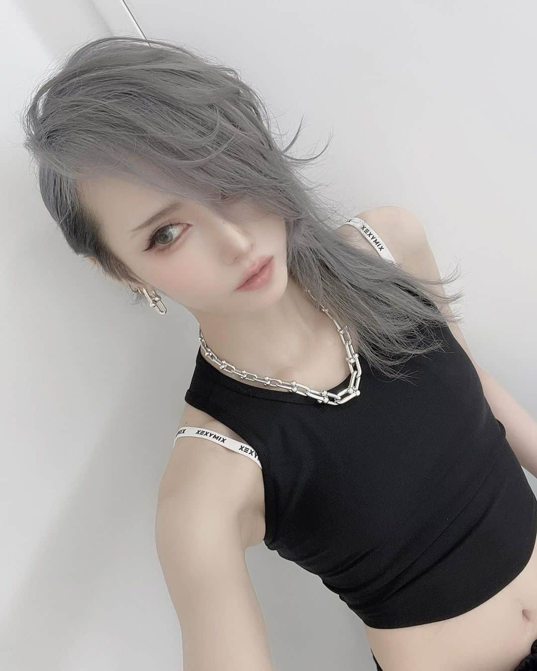 青木志貴さんのインスタグラム写真 - (青木志貴Instagram)「生放送のためにヘアメしてもらった時の 今日またこの時より更に短く刈り上げてきた😚 自分でこんな風にセットできたらいいのにな〜！ この日の衣装はトレーニング回だったので、ガチでジム行ってる時の服装まんま」5月15日 22時30分 - eerie_eery