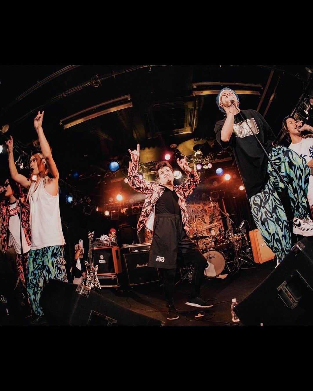 N∀OKIさんのインスタグラム写真 - (N∀OKIInstagram)「仙台CLUB JUNK BOX  SPARK!!SOUND!!SHOW!! TOUR ”音樂”2日目も濃厚かつ洗練?!されたてたんか知る由もない もはや満貫全席パビリオン状態  次の曲で叩くのに マンダーラ前に @ichiro_169 現れ即出オチして メンバー全員にシャンパン 飲ますのだけはホンマ あかん！絶対！  兎にも角にも 二日間スサシおおきに！ ツアー後半戦もさらにぶっ飛べ!!!!!  謎の仙台何回行くねん来るねん強化月間ラストに相応しい楽しき時でしたわな  ありがとうございました  写真  次遅刻したら八つ墓村の格好でソマリア沖の海賊退治に右手に馬糞、左手には きな粉棒のみで行ってもらうのが今朝確定した いやマジにやでのニラ君こと @kawado_photo」5月15日 17時04分 - chairoy1945