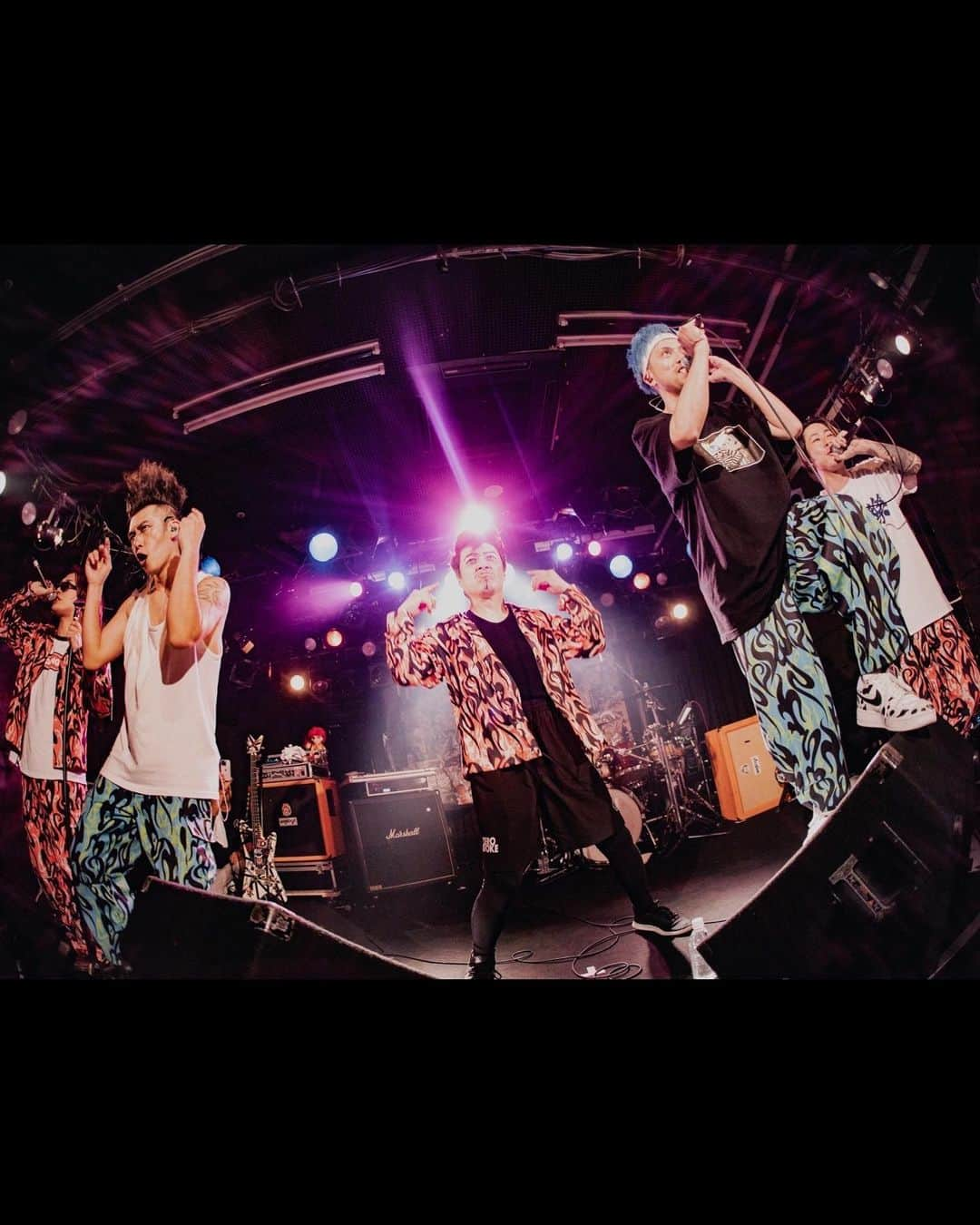 N∀OKIさんのインスタグラム写真 - (N∀OKIInstagram)「仙台CLUB JUNK BOX  SPARK!!SOUND!!SHOW!! TOUR ”音樂”2日目も濃厚かつ洗練?!されたてたんか知る由もない もはや満貫全席パビリオン状態  次の曲で叩くのに マンダーラ前に @ichiro_169 現れ即出オチして メンバー全員にシャンパン 飲ますのだけはホンマ あかん！絶対！  兎にも角にも 二日間スサシおおきに！ ツアー後半戦もさらにぶっ飛べ!!!!!  謎の仙台何回行くねん来るねん強化月間ラストに相応しい楽しき時でしたわな  ありがとうございました  写真  次遅刻したら八つ墓村の格好でソマリア沖の海賊退治に右手に馬糞、左手には きな粉棒のみで行ってもらうのが今朝確定した いやマジにやでのニラ君こと @kawado_photo」5月15日 17時04分 - chairoy1945