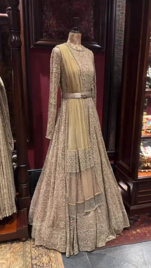 Indianstreetfashionのインスタグラム：「Sabyasaachi 🥰」