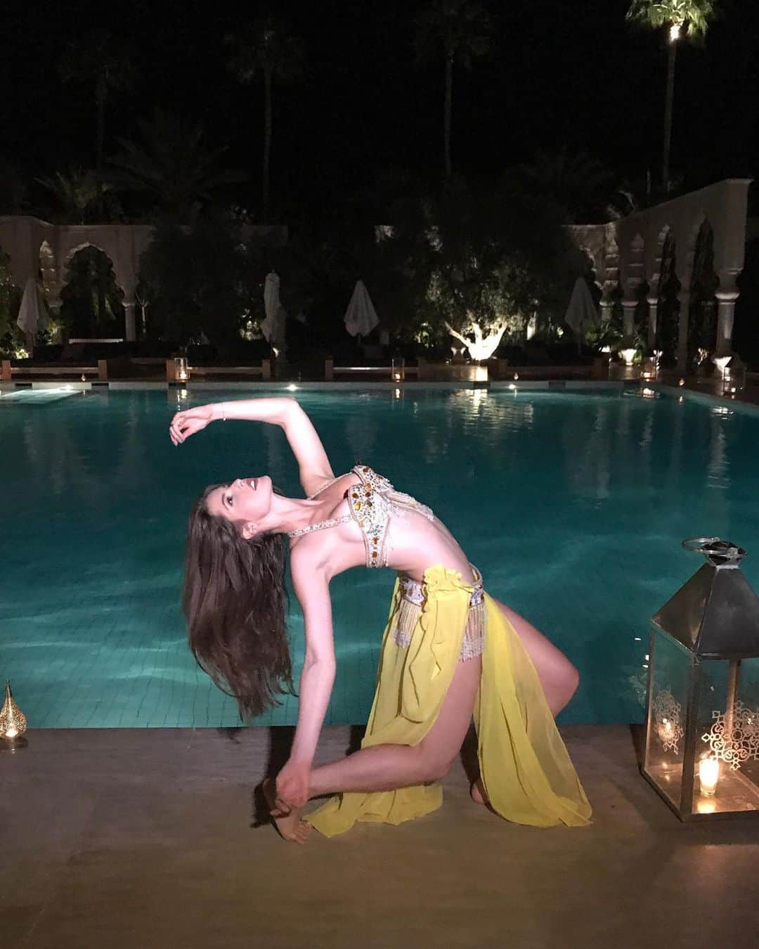 Amanda Cernyさんのインスタグラム写真 - (Amanda CernyInstagram)「Cool…My back hurts.」5月15日 17時06分 - amandacerny