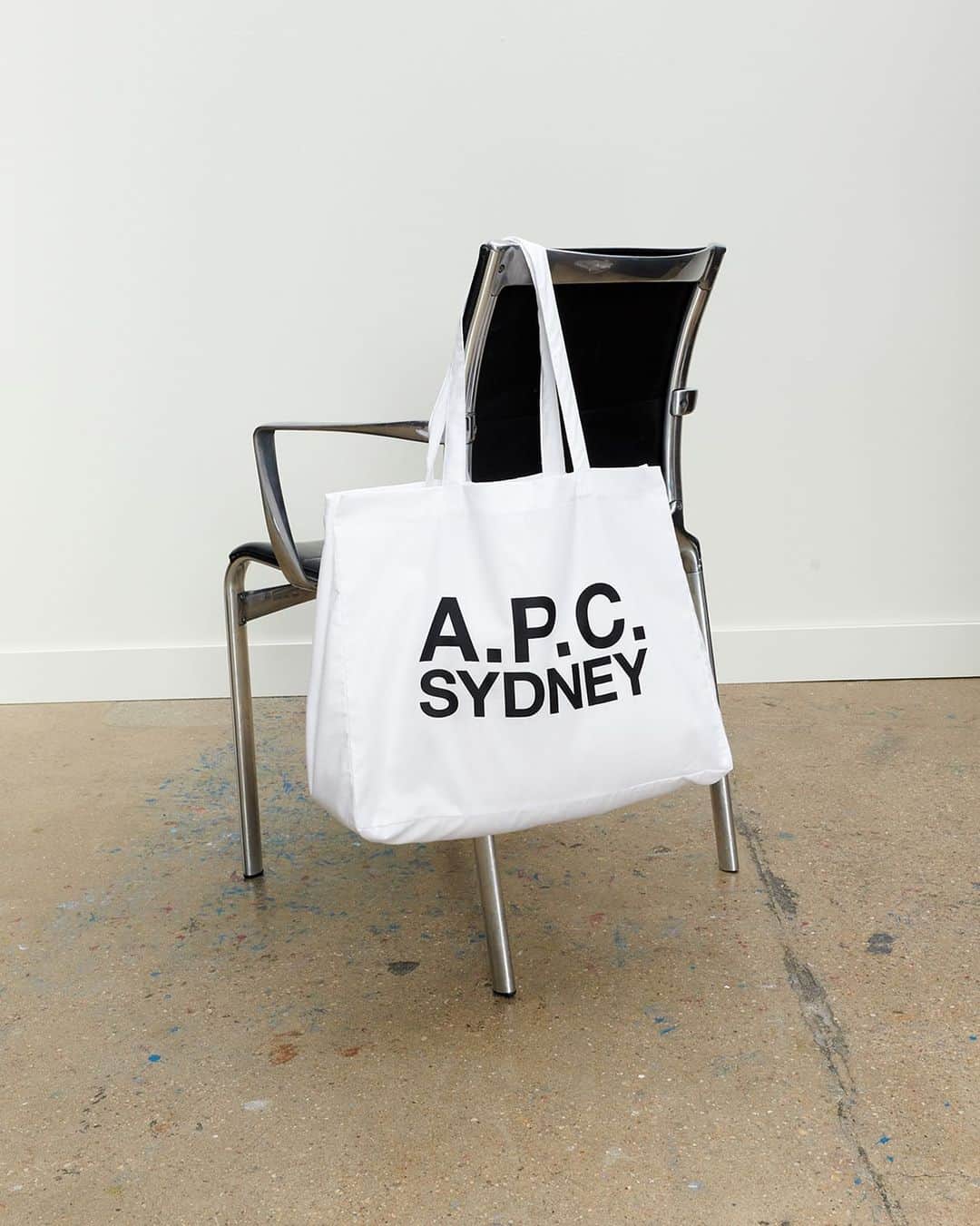 アーペーセーのインスタグラム：「A.P.C. is landing in Sydney.   See you tomorrow for the opening of our first store at Galeries.   A.P.C. SYDNEY Shop RG007 The Galeries 500 George St, Sydney NSW 2000  Monday - Friday 10AM - 7PM Saturday 10AM - 6PM  #APCParis #APCstore」