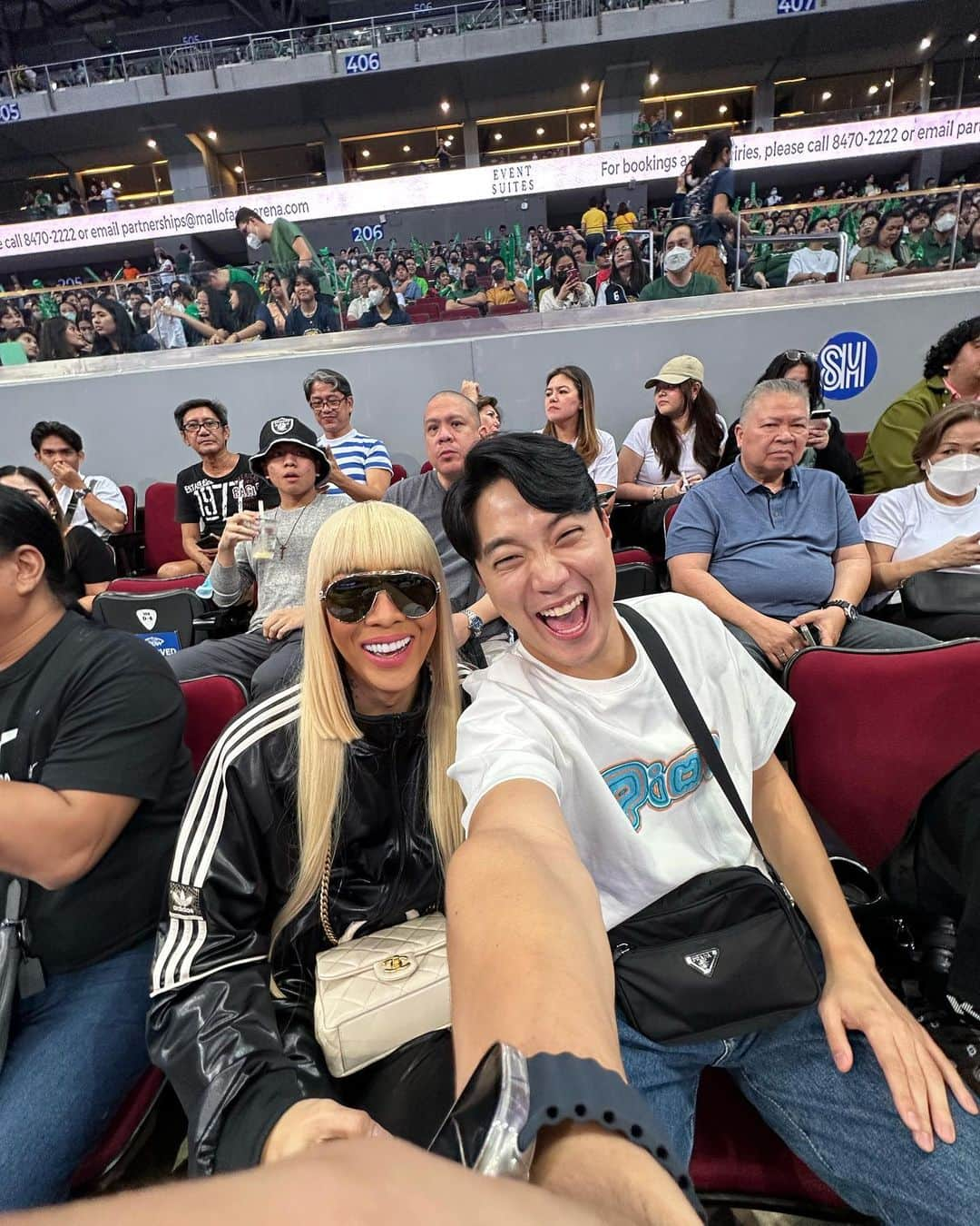 Ryan Bangさんのインスタグラム写真 - (Ryan BangInstagram)「Celebrating mother’s day with my lovely mommy Vice @praybeytbenjamin 🫶 I’m always having fun being with you and i will stay with you forever! Mahal na mahal kita mommy ko 🐴💕  #필리핀 #마닐라」5月15日 17時07分 - ryanbang