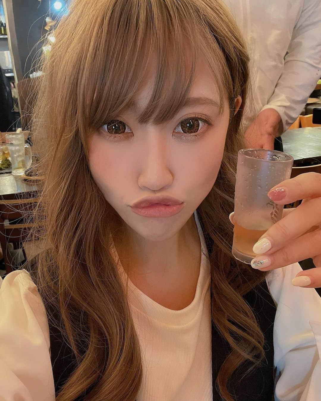 DJ YURINAさんのインスタグラム写真 - (DJ YURINAInstagram)「今夜も💕 #tequila  #shot #休みの日の過ごし方  #飲みに行こ  #休肝日なし  お酒を美味しく飲むためにジムいってる💪 3日坊主になると思ってたけど、意外と週5で行けたから満足✨✨ 今までどんだけサボってたんか１週間で3キロくらい減って嬉しい😆 何より悩んでたりする時身体を動かすとポジティブな気持ちになるし、もっと頑張ろうって思える💪 綺麗になったらデートしてください🙌💕 今週も減量頑張ります🎵」5月15日 17時16分 - dj_yurina_tokyo