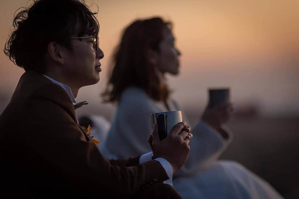 ラヴィ•ファクトリーさんのインスタグラム写真 - (ラヴィ•ファクトリーInstagram)「. 【写真で叶える結婚式】 . 普段のおふたりのデートを特別な衣裳で🤍 商店街での食べ歩きやカフェなど 普段の行動が特別感溢れるものになります✨  . —————— ラヴィファクトリー: @kanazawa_laviefactory AREA:JAPAN,KANAZAWA —————— @laviefactoryをフォローして #laviefactory #ラヴィファクトリー のハッシュタグをつけて お写真を投稿してみてくださいね✳︎ . こちらの公式IG（@laviefactory） で取り上げさせていただきます✨ . 思わず笑顔になれるハートのある 「家族写真」はラヴィクルール* >>>@laviecouleur_official . #wedding #weddingphotography #photo  #ハートのある写真 #instawedding #結婚写真 #ウェディング #ウェディングフォト #撮影指示書 #ロケーションフォト #前撮り#写真好きな人と繋がりたい #フォトウェディング #卒花 #後撮り #ウェディングニュース #前撮り小物 #前撮りフォト #前撮りアイテム #ウェディング撮影 #撮影構図 #前撮りアイディア #撮影指示書 #花嫁コーディネート #ウェディングフォト #街中フォト #タウンフォト #海撮影」5月15日 17時17分 - laviefactory