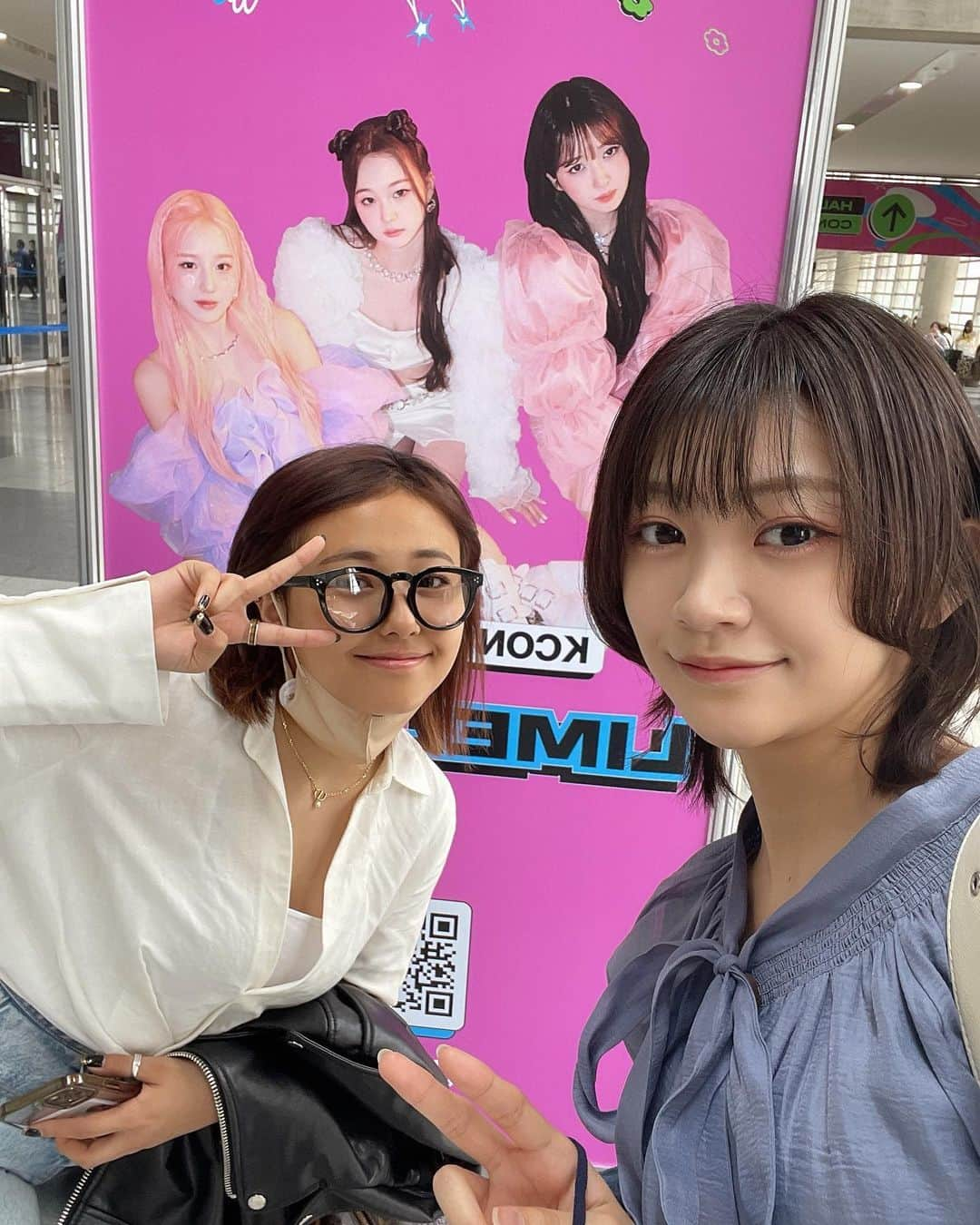 板倉可奈さんのインスタグラム写真 - (板倉可奈Instagram)「KCON 行ってきました~♡  食べ物にお店にステージに盛り沢山でとても楽しかった😮‍💨🤍  LIME LIGHT 見れたよ♡ MIU可愛かったです🦋  #kanacolor #KCON #LIMELIGHT」5月15日 19時30分 - kn.sii.i