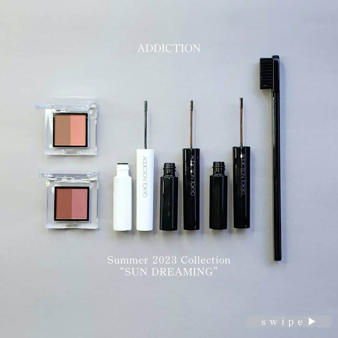 Fruit Gatheringさんのインスタグラム写真 - (Fruit GatheringInstagram)「【ADDICTION Summer 2023 Collection“SUN DREAMING”発売中】   ADDICTION 2023年のSummerCollectionは、『ヨーロッパの太陽が生み出す夢のような情景』がテーマ。  北欧の白夜には、神秘的な薄明りが夜更けと夜明けを繋いでいく。バカンスを過ごす地中海では、海岸の岩場やレンガ作りの街並みを温かく浮かび上がらせる。  時間ごとに移り変わる光に照らされて、焼けた肌と髪にはさまざまな表情が映し出されていく。今こそ、静寂さと陽気な雰囲気がミックスされた夏の太陽のようなハーモニーをまとって。  ADDICTION ◆アディクション ザ アイシャドウ パレット 限定2種　￥6,820(税込) 太陽の光が映し出すふたつの世界を夏の記憶にのせたアイシャドウパレット。 【color】 ・101 Nostalgic Summer ・102 Sun Dreaming   ◆アディクション ザ グロウ スティック 限定1色　103G Path in the Sky ￥4,180(税込) 太陽の光に照らされた夏をたのしむグロウスキンへ。 内側から発光するようなツヤ感を演出する限定色のハイライター。   ◆アディクション ザ ブラッシュ パール 新1色　011P Emotive Nude ￥3,300(税込) エモーショナルな輝きで顔立ちになめらかな立体感を。日焼けした肌のフレッシュな立体感を表現したブラッシュの新色。  ◆アディクション ザ ブラッシュ ニュアンサー 限定1色　101N Sun Longing ￥3,300(税込) 華やかでいて上品な、温かみある輝きを肌にトッピングして。 ゴールド、レッド、ブロンズの輝きで、太陽の光を独り占めしたような眩しい肌を演出するニュアンサーの限定色。  ◆アディクション ザ リップスティック ボールド Ｌ 限定2色　￥3,520(税込) 太陽の温もりを内包したシックな色を、そのまま唇へ。ハッピーな夏のシチリアと、神秘的な白夜に浸る北欧の光景を落とし込んだ、限定のリップカラー。 【color】 ・101 Sicilian Girl ・102 Nordic Sunset  ◆アディクション ザ リップスティック シアー Ｌ 限定2色　￥3,520(税込) 太陽の光を閉じ込めたように シアーなニュアンスをラフにまとって。つややかな色に、太陽の光が見せてくれる夏の風景を重ね合わせたシアータイプの限定リップカラー。 【color】 ・101 Sunbathing ・102 Silent Hour  ◆アディクション プレスド デュオ アイブロウ 新2色　￥2,750(税込) 強さもやさしさも。表情を自在に操り、陽光をとらえた美しい眉へ。 太陽がもたらす多様なムードを自在に表現できる、パウダーアイブロウの新色。 【color】 ・005 Apricot Duo ・006 Berry Duo  ◆アディクション アイブロウマスカラ マイクロ シェイプ フィクサー 全1色　001 Transparent ￥3,080(税込) 超極細ブラシで毛流れを瞬時にデザインするクリアタイプのアイブロウマスカラ。  ◆アディクション アイブロウマスカラ マイクロ 新2色　￥3,080円(税込) 自眉のように仕上げるアイブロウマスカラにナチュラルな洗練をもたらす2色が登場。 みずみずしいテクスチャーで重ね塗りしてもダマになりにくく、空気を含んだような立体眉が続きます。  【color】 ・007 Chestnut ・008 Cacao  ◆アディクション アイブロウブラシ グルーマー 03 ￥2,750(税込) 眉のニュアンスを整えるダイナミックなフォルムのグルーミングブラシ。 密集した毛が広くフラットな面を作っているので、アイブロウパウダーやペンシルの仕上がりを筋ムラなく均一にぼかしてなじませ、自然で美しいニュアンスを作ることができます。   ◆アディクション アイブロウマスカラ カラーニュアンス 全5色　￥3,300(税込) 演出したい表情にあわせて選ぶ、ニュアンスカラーのアイブロウマスカラ。ひと塗りで眉毛の1本1本をとらえ、隙なくセット&ニュアンスカラーリング。美しい発色を長時間キープします。  【color】 ・001 Honey Beige ・002 Mocha Blond ・003 Burnt Orange ・004 Deep Raspberry ・005 Fuchsia Lilac  ・・・・・・・・・・・・・・・・・・・・ #fruitgathering #フルーツギャザリング #コスメ好きさんと繋がりたい #コスメ好きな人と繋がりたい #メイク好きさんと繋がりたい #メイク好きな人と繋がりたい #美容 #化粧品 #コスメ好き #コスメ #コスメ部 #コスメ情報 #おすすめコスメ #限定コスメ #アイブロウ #夏コスメ #サマーコレクション #夏 #アディクション #ADDICTION #アイブロウメイク #ザアイシャドウ」5月15日 20時30分 - fruitgathering.jp