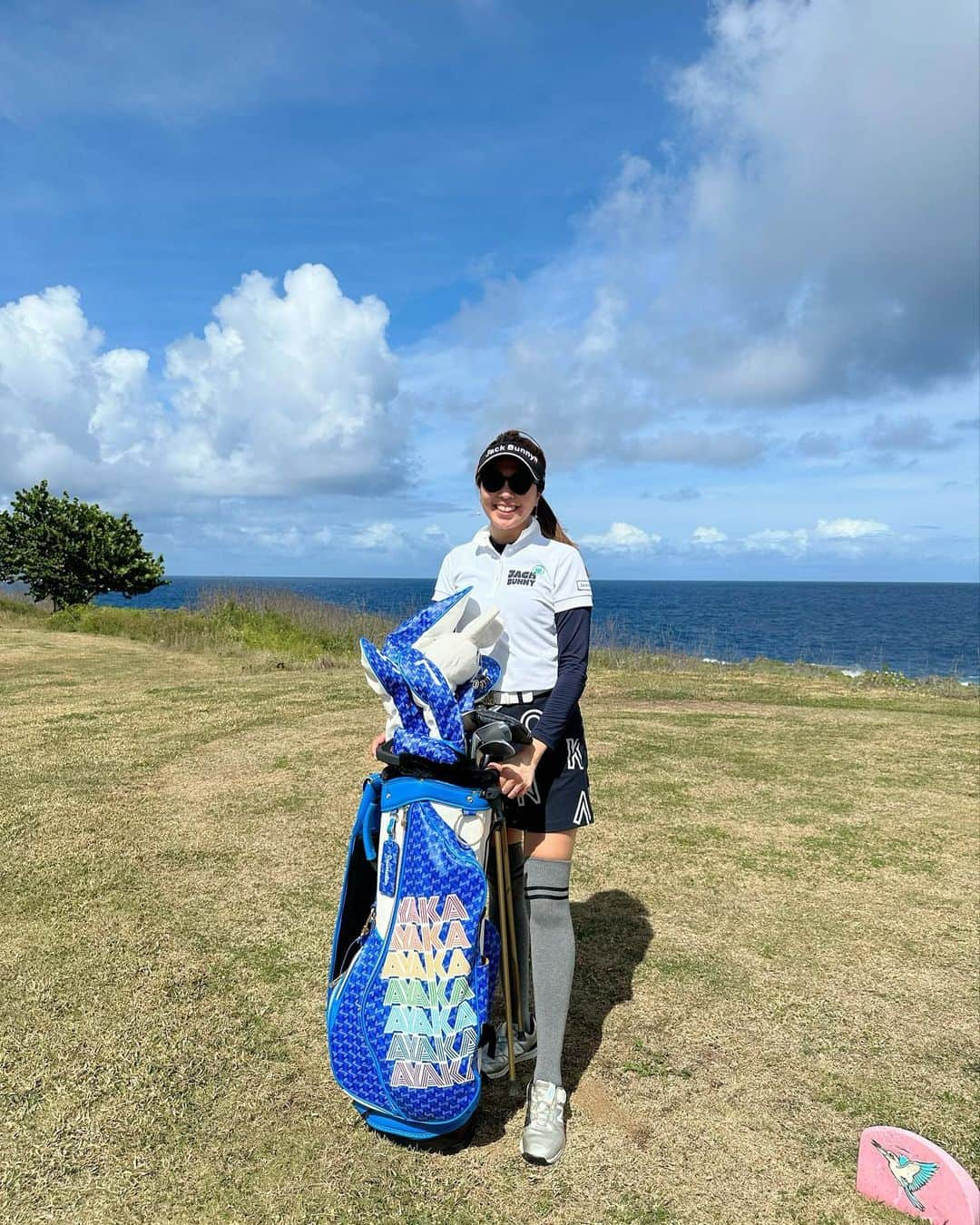 中山綾香のインスタグラム：「New Golf Bag💚💛🧡🩵🩷 レインボーカラーのAYAKAがお気に入り🌈 .  👗: @jackbunny_official   👠: @newbalancegolf_japan   ✋: @kascogolf   👜: @resurrection_tokyo   .  【ウェアロゴスポンサー様】  💎Ichihara Crane Service 様 💎System Kogaku 様 💎A・Y Project 様 💎Mitsumori Industry 様 .  #ゴルフスイング #jackbunny #ゴルフ女子 #no1grip #nowon #ayproject ##newbalance #ゴルフ #ゴルフ女子 #ゴルフスイング #ゴルフウェア #ゴルフウェア #ゴルフコーデ #ゴルフスイング動画 #ゴルフ好き #ジャックバニー #ニューバランス」