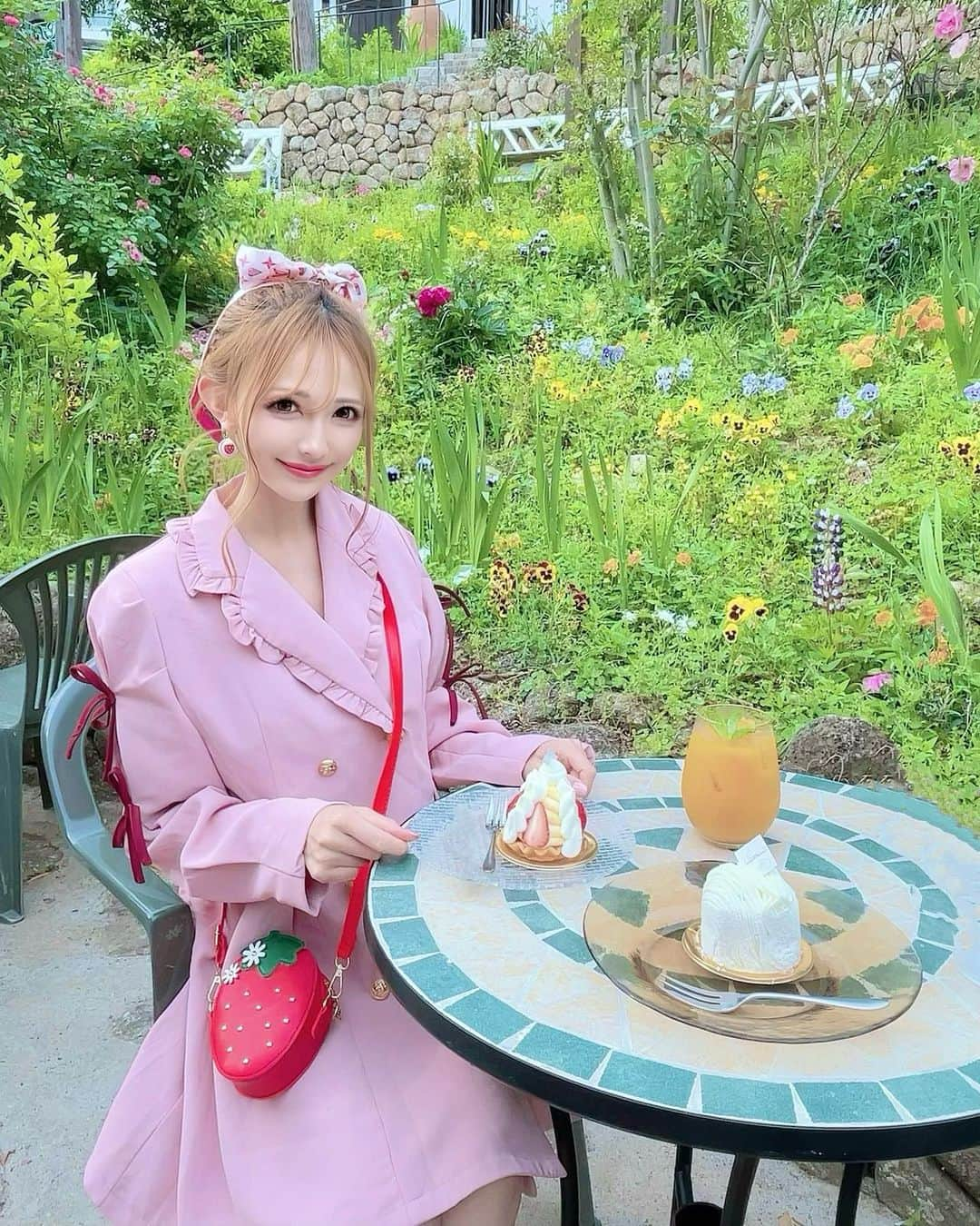 寿リリカさんのインスタグラム写真 - (寿リリカInstagram)「♡ 🍰❤️🍓🌷❤️🍰❤️🍓🌷 ♡ 肌寒いときはこのワンピコート👗 薄い素材だからちょうどよいの😘💓 ♡ アウターにもワンピにもなるよん🤭💖 ♡ 👗 @mignon.ange_  #ワンピースコーデ #ワンピコート」5月15日 17時24分 - ririkakotobuki