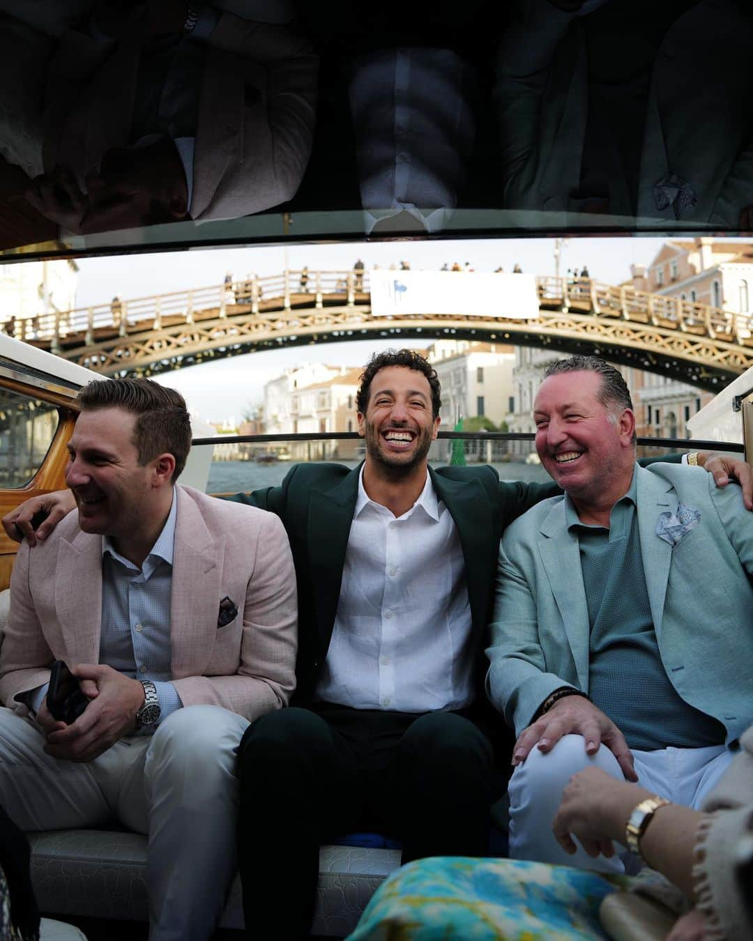 ダニエル・リカルドさんのインスタグラム写真 - (ダニエル・リカルドInstagram)「Strolling with the James’s 💍」5月15日 17時25分 - danielricciardo