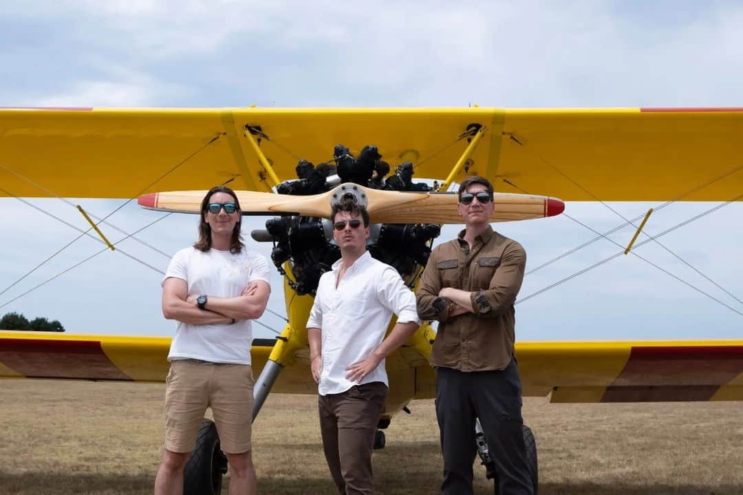 オリバー・フェルプスのインスタグラム：「🇦🇺MELBOURNE!!!! Here's some snaps of our episode shoot of @fantasticfriendsofficial In one of the world best cities. @jamesphelps_pictures and I  joined @coreymylchreest (King George from Queen Charlotte) in Oz... what  great guy and we had an amazing adventure. #melbourne #fantasticfriends #victoria #australia #queencharlotte」