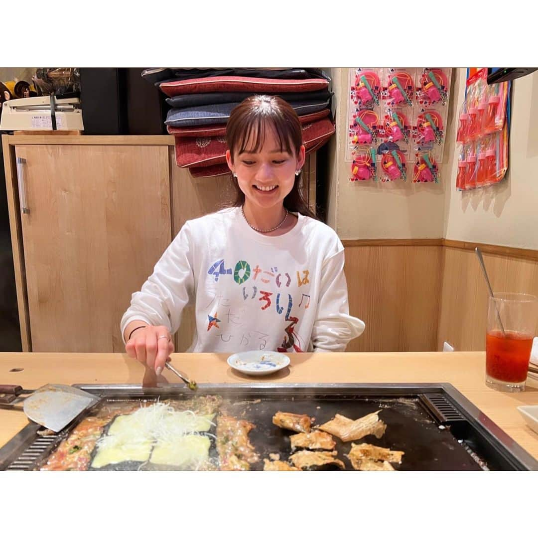 伊藤友季子のインスタグラム：「🚀🧸🌟 ⁡ 届いたばかりの お気に入りスウェットを着て もんじゃな夜🌙  モヤモヤしてることも 心許せる人と 美味しいものを食べるだけで ちっぽけに思えたりする🍀 ⁡ 今週も元気に乗り切れそう🌼 ⁡ ⁡ #40だいはいろいろ #ユキコーデ」