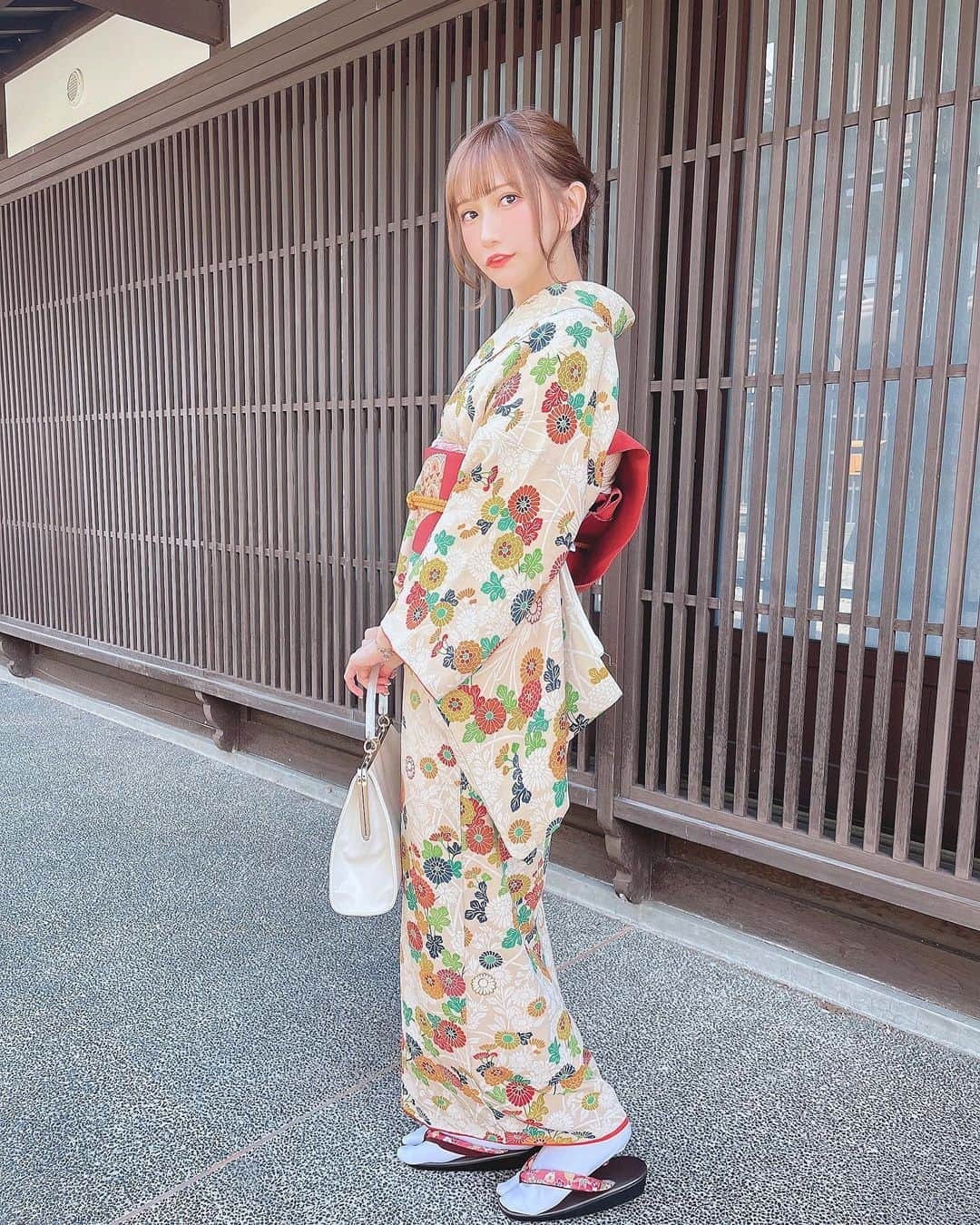 小日向くるみさんのインスタグラム写真 - (小日向くるみInstagram)「「着物もかわいい、ね？」     たまには都会から離れるのもいいなと思った。 まったり。      #長野観光 #奈良井宿 #町歩き #着物女子  #japanesegirl #japan_of_insta #followme #kawaii #職業天使 #君の彼女 #彼女感 #裸眼 #裸眼女子」5月18日 21時00分 - krm0217