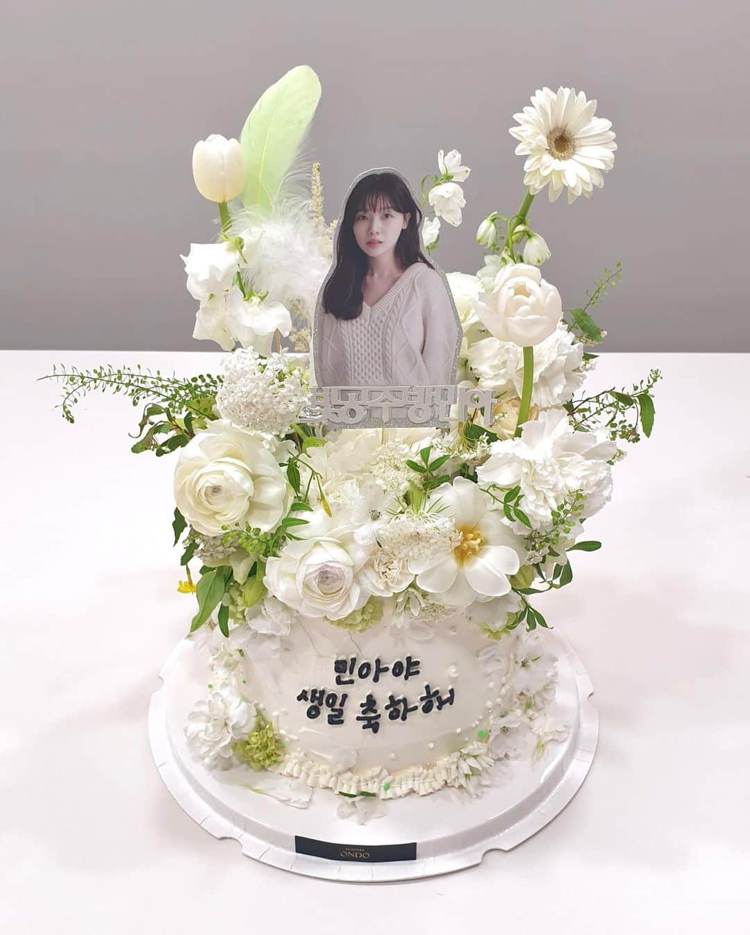 ミナ さんのインスタグラム写真 - (ミナ Instagram)「고마워요 다들 💐🎂」5月15日 17時42分 - bbang_93