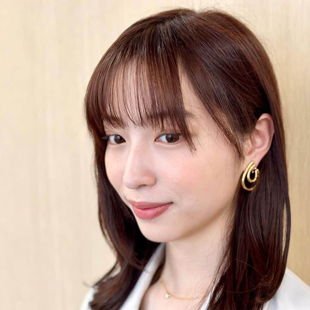 フジテレビ「めざましテレビ」さんのインスタグラム写真 - (フジテレビ「めざましテレビ」Instagram)「ファッション雑誌CanCamとコラボした お天気コーナー「きょう何着て行く？」 林佑香の毎日のコーデを紹介♪  5月15日（月）  【今日のコーデ】 ・ジャケット→ @gu_global 4990円 ・ニット→ @resexxy_official 6600円 ・スカート→ @resexxy_official 1万3200円 ・靴→ @dianashoespress 1万7600円  ・イヤリング→ @anemone_official 2860円  【コーデのポイント】 絞り染めのような珍しいプリントが目を引くスカートで感度高く💍柄の色とリンクさせたグリーンニットでまとまりよく着こなすと、統一感のあるおしゃれ上級者な装いに☘️ジャケットをはおればお仕事にも🙆‍♀️  #めざましテレビ #きょう何着て行く？ #林佑香 #今日のコーデ #コーデ #CanCam #今日のファッション#ootd #きょう何着て行く？は月〜金朝6時22分ごろ放送📺 #ゆかちゃん #きれいめコーデ #きれいめカジュアル #大人コーデ #グリーンコーデ #オフィスカジュアル #上品コーデ #アナウンサー衣装」5月15日 17時53分 - mezamashi.tv