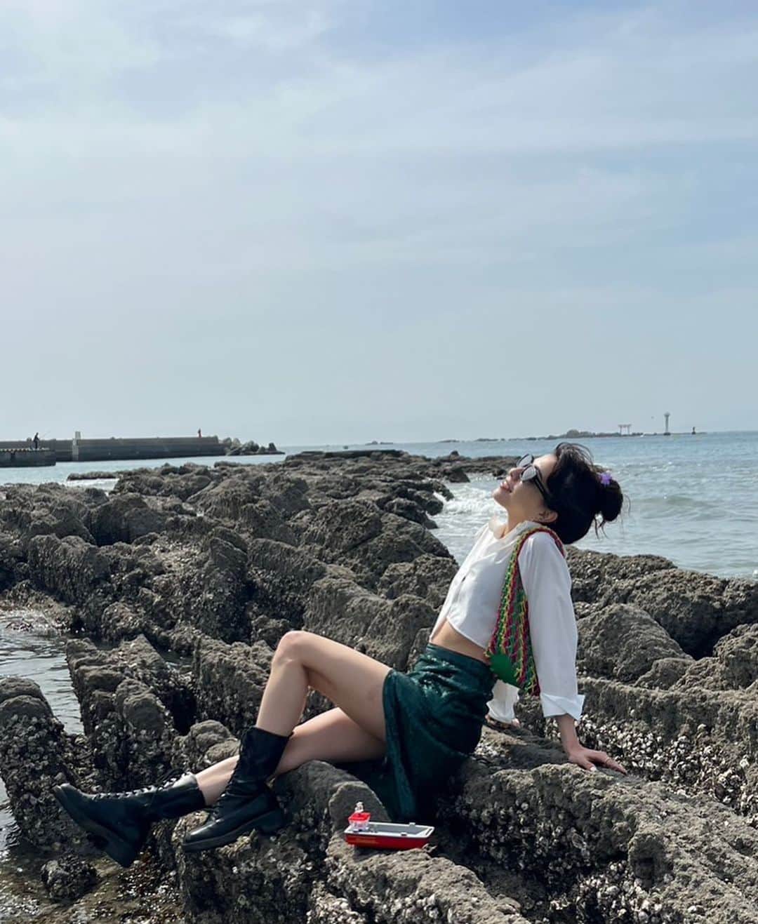 塚本バンブー柚子さんのインスタグラム写真 - (塚本バンブー柚子Instagram)「greetings loved ones, let's take journey🧜🏼‍♀🪸️🫧FOREVER 21が帰ってきたよッ😳🍀 シャツはビスチェの付け外しが出来るからいろんなスタイル楽しめちゃうよ！是非チェックしてねっ💙 #フォーエバー21_pr #forever21_jp」5月15日 18時01分 - bambouyuzu