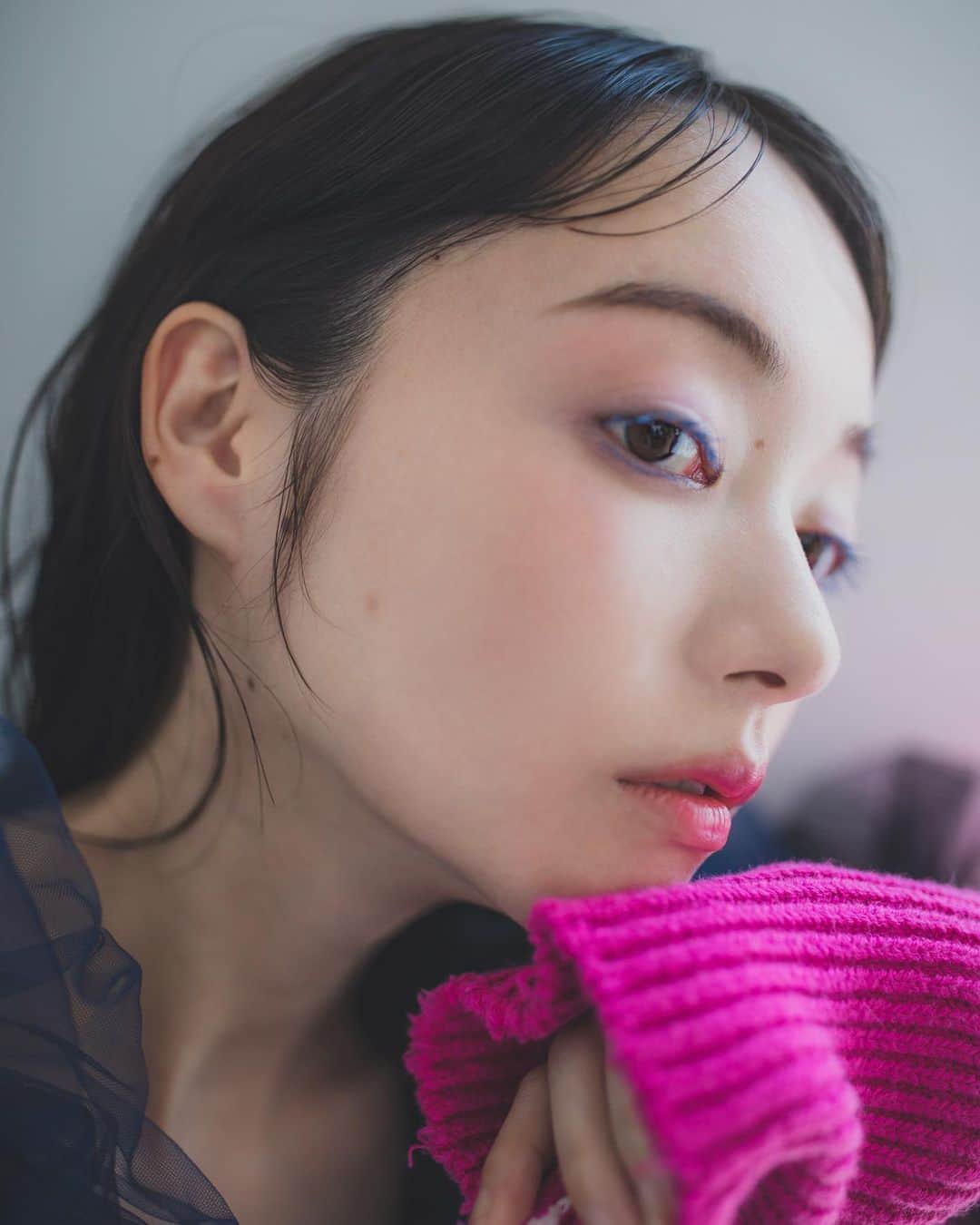 武居詩織さんのインスタグラム写真 - (武居詩織Instagram)「@didion_beauty  new products tone color mascara  5月15日から店頭先行発売されるカラーマスカラのLOOKモデルを務めました。  感慨深い撮影でした！ありがとうございました⸝⋆  make @kai_jurk  hair/photo @sawaitakuya  styling @ayumi_niimi  model @shioritakesue」5月15日 18時02分 - shioritakesue