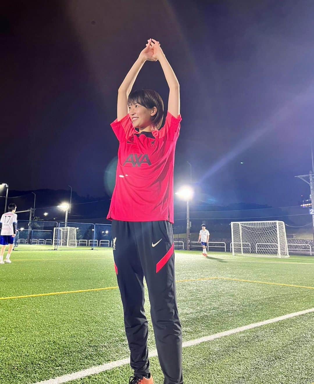 のインスタグラム：「先日、フットサルをしました⚽️仕事終わりにフットサルって大人な感じがするのは私だけでしょうか！笑　女性も10人以上いて楽しかったです^ ^  明朝は、リヴァプールVSレスター・シティ🔥絶対に勝たなければならない大切な試合！  I played futsal, I live with a soccer ball these days. Leicester vs Liverpool 🔥⚽️ must-win game tonight!!!  #LEILIV #リヴァプール #サッカー #フットサル #サッカー女子 #プレミアリーグ #liverpool #lfc #premierleague #spotvnow」