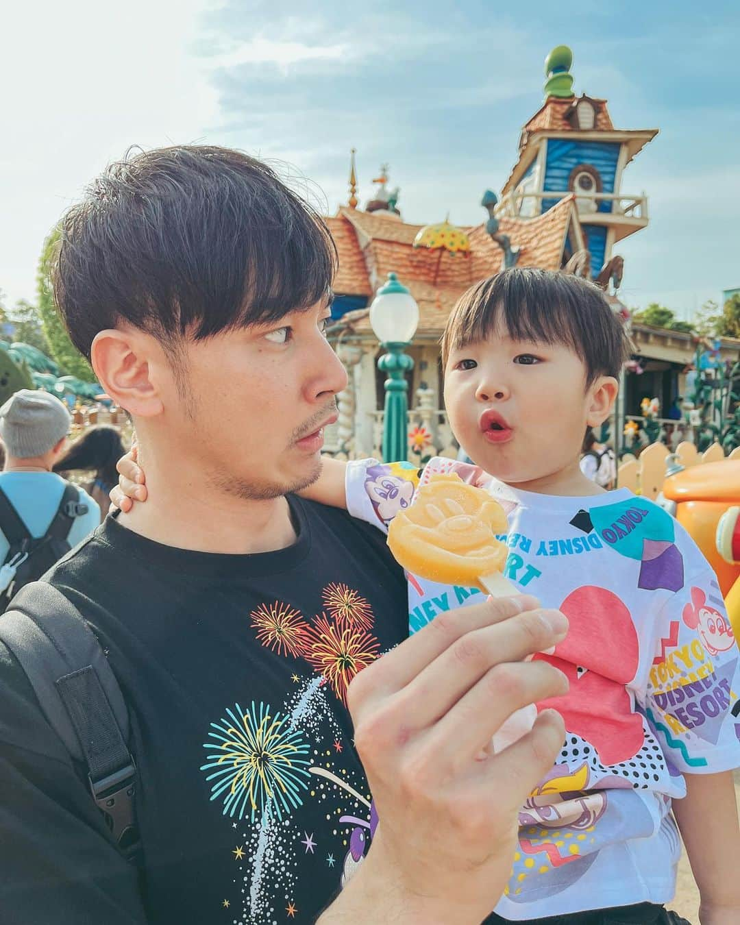 武田奈也さんのインスタグラム写真 - (武田奈也Instagram)「ㅤ　 　 Disneyland🏰❤️ 　 もうそろそろジェットコースター乗りたい🎢 スプラッシュいけるかな？ まだ怖いかな？🤔🤔 　  こた、ほぼずっと抱っこお疲れ様🥹❤️ 　      #ディズニーランド #disneyland」5月15日 18時11分 - nana___takeda